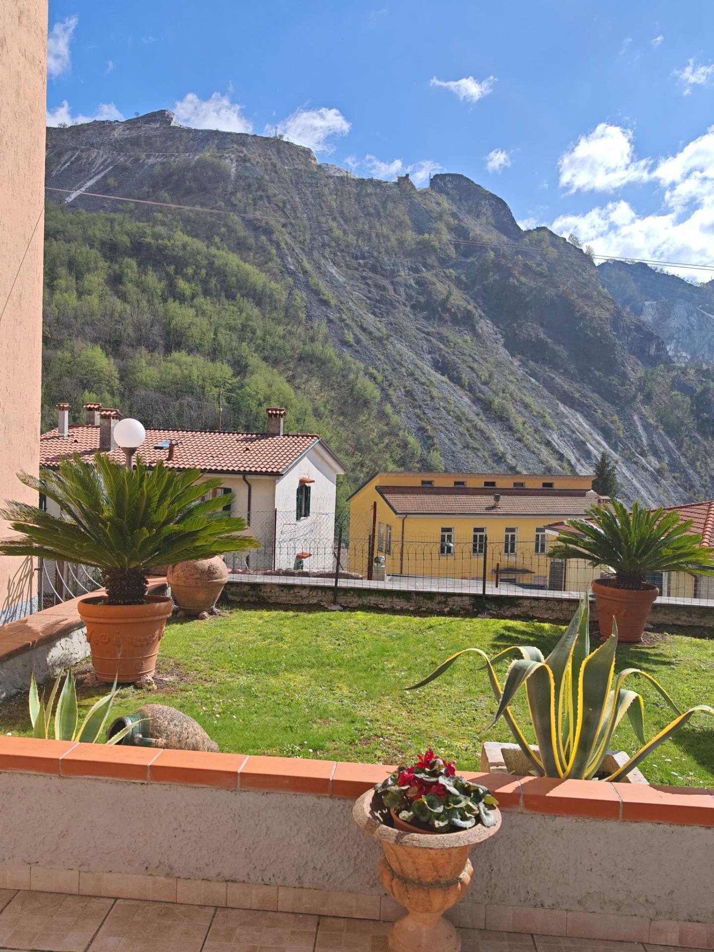 Casa indipendente con giardino, Carrara colonnata