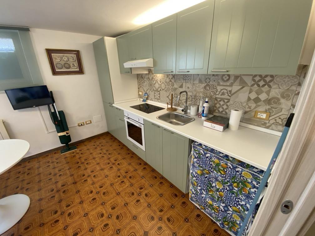 Monolocale arredato in affitto, Carrara marina di