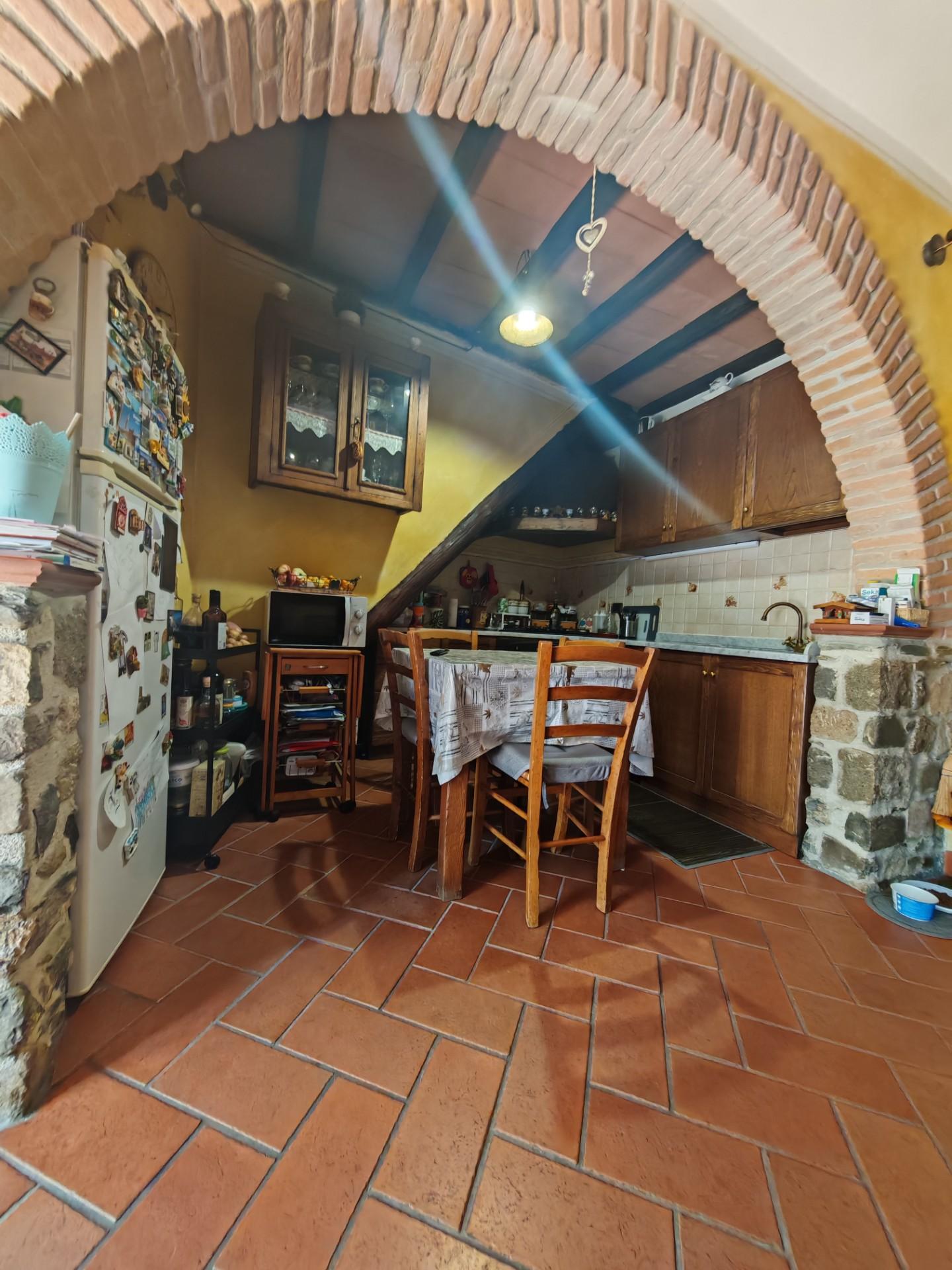 Trilocale ristrutturato, Fosdinovo tendola