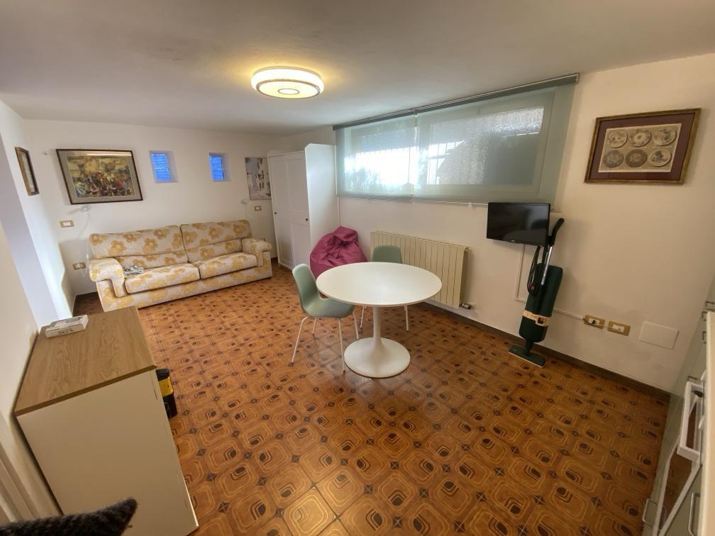 Monolocale arredato in affitto, Carrara marina di
