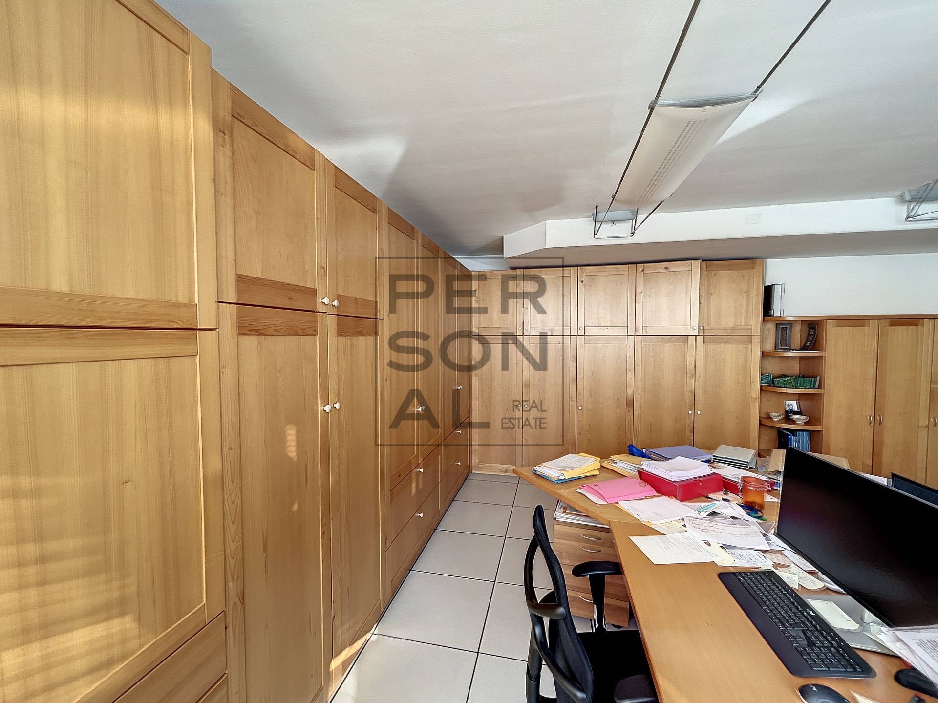 Ufficio in vendita a Trento, Semicentro