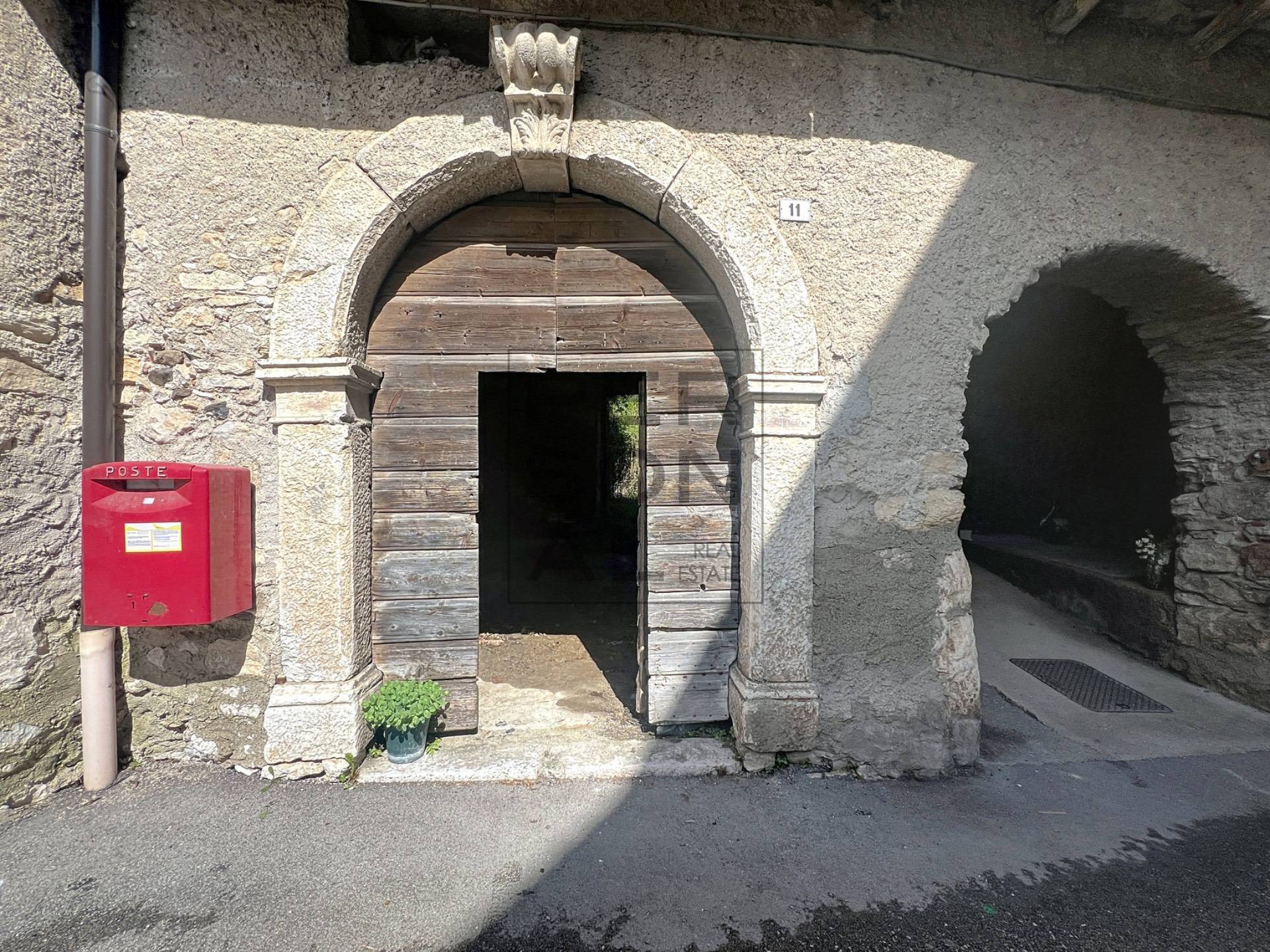 Porzione Casa in vendita a Brentonico, Cazzano