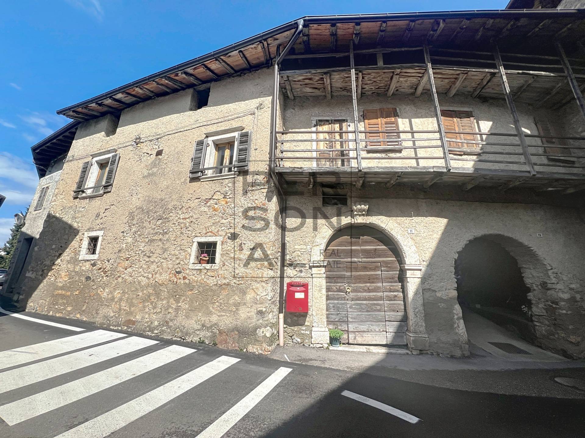 Porzione Casa in vendita a Brentonico, Cazzano