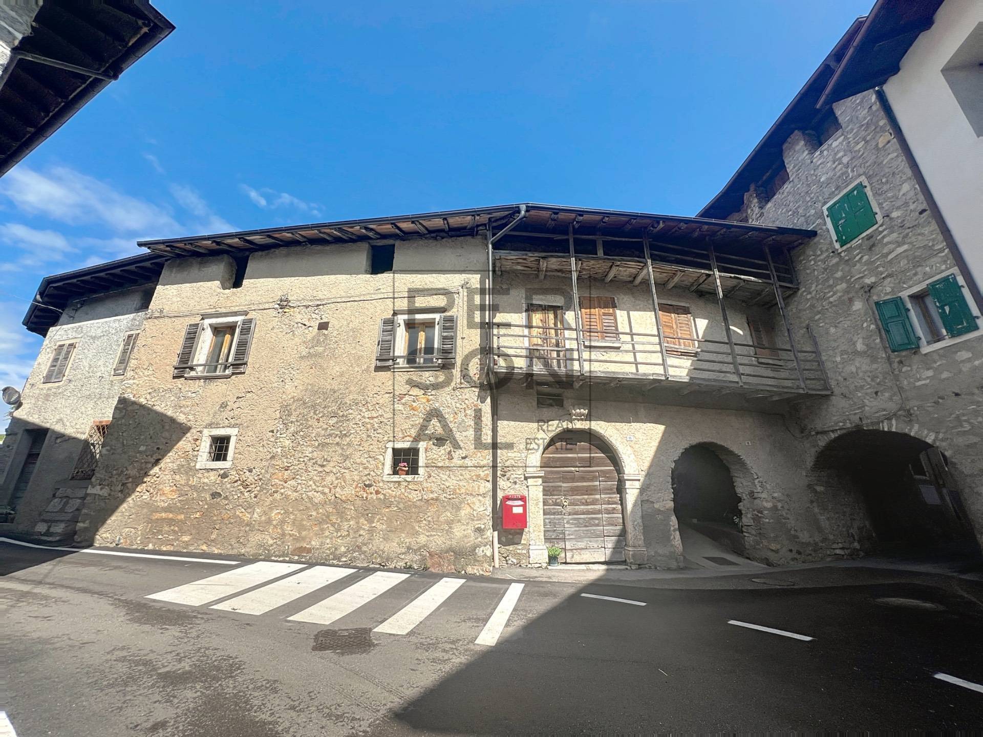 Porzione Casa in vendita a Brentonico, Cazzano