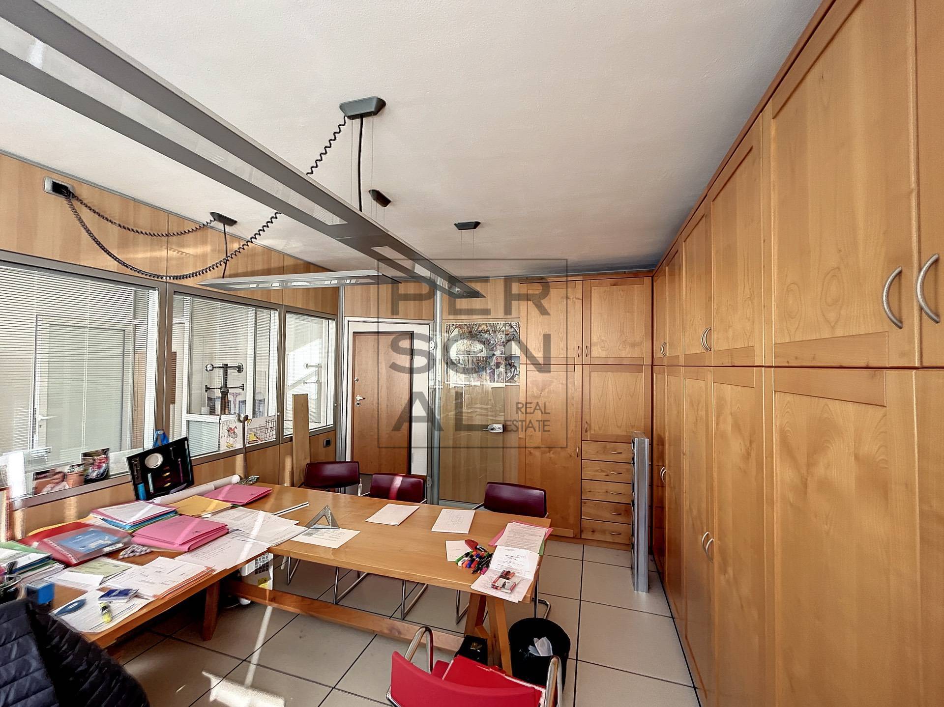 Ufficio in vendita a Trento, Semicentro