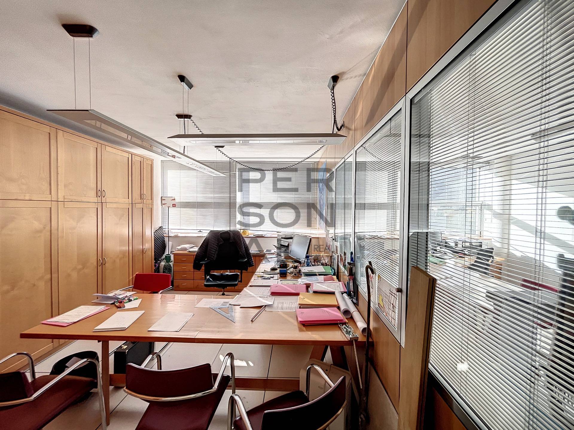 Ufficio in vendita a Trento, Semicentro