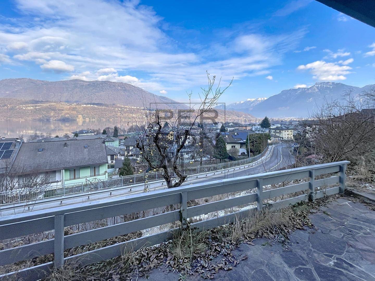 Villa in vendita a Calceranica al Lago, Calceranica