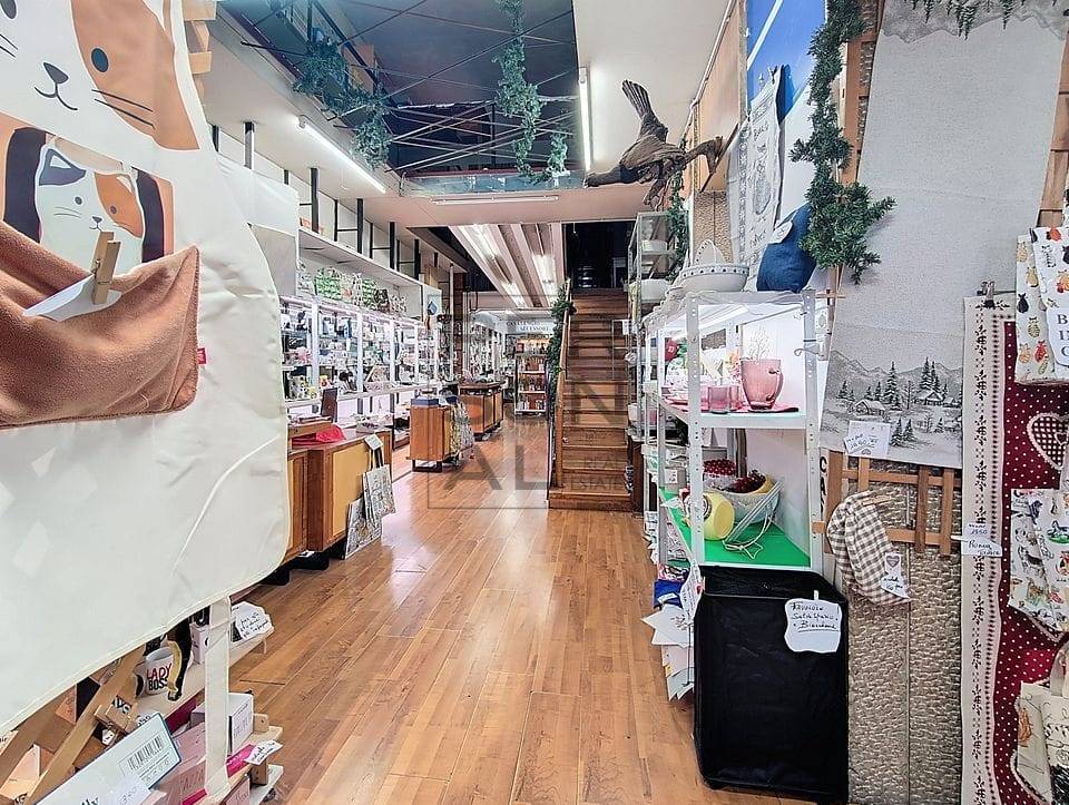 Negozio in vendita a Trento, Centro storico