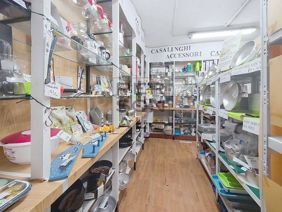 Negozio in vendita a Trento, Centro storico