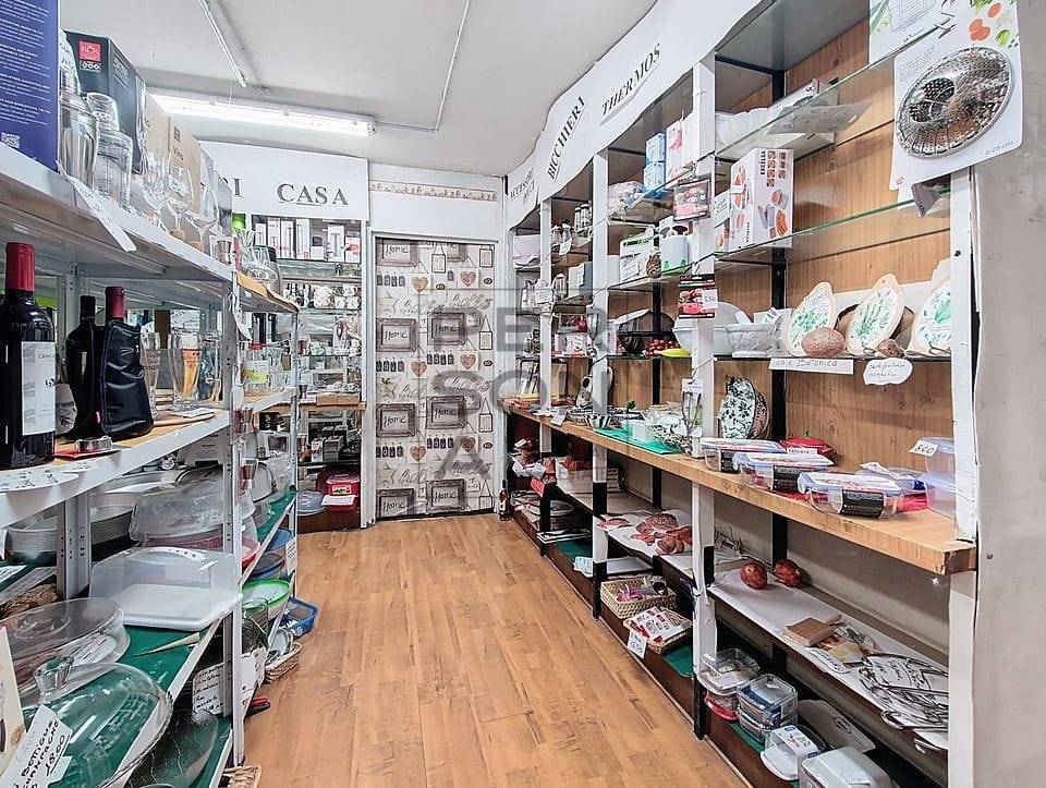 Negozio in vendita a Trento, Centro storico