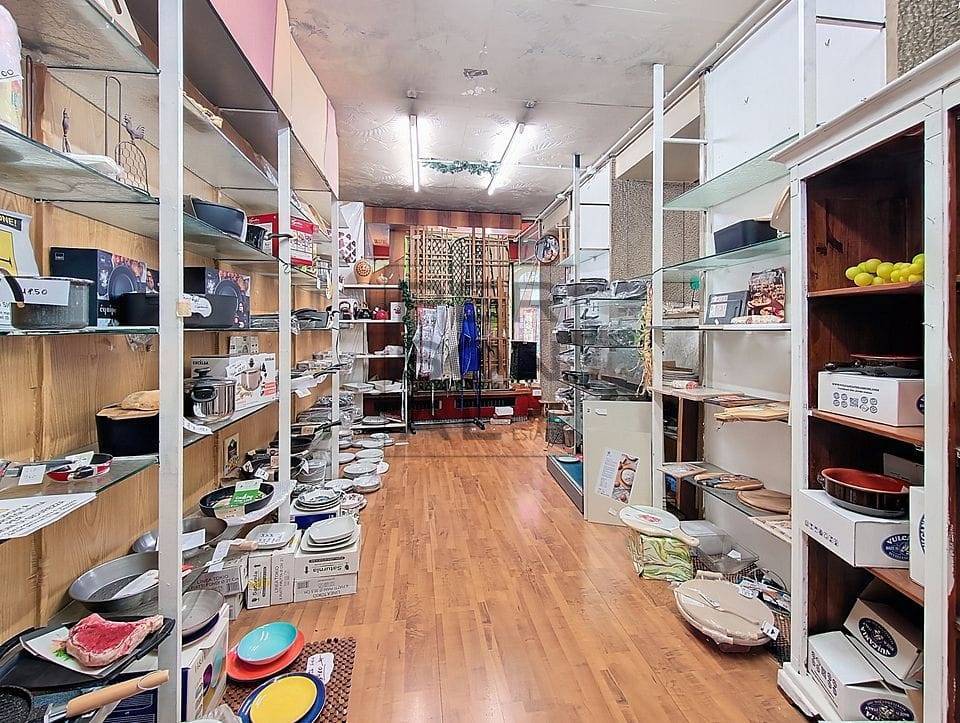 Negozio in vendita a Trento, Centro storico