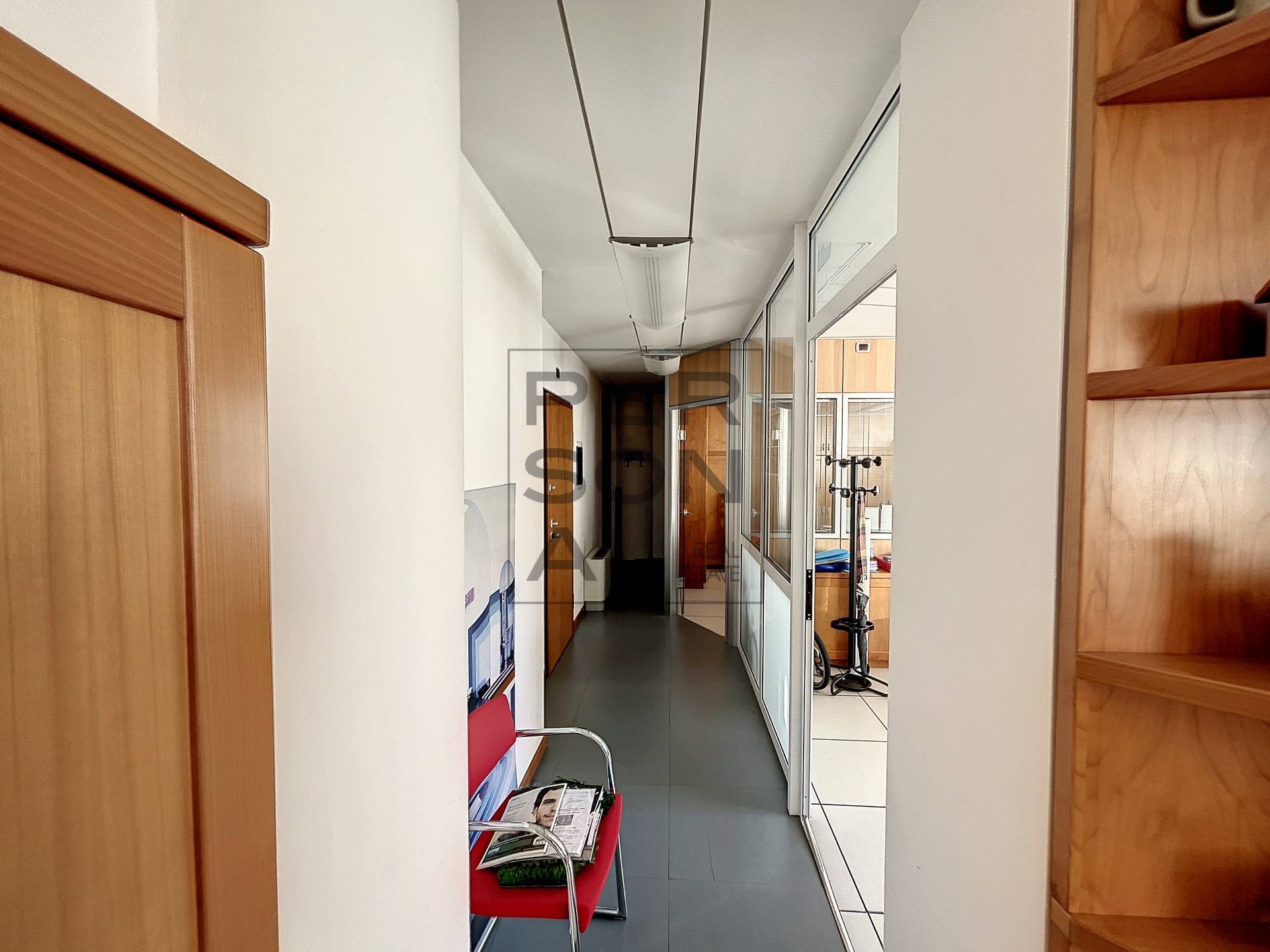 Ufficio in vendita a Trento, Semicentro