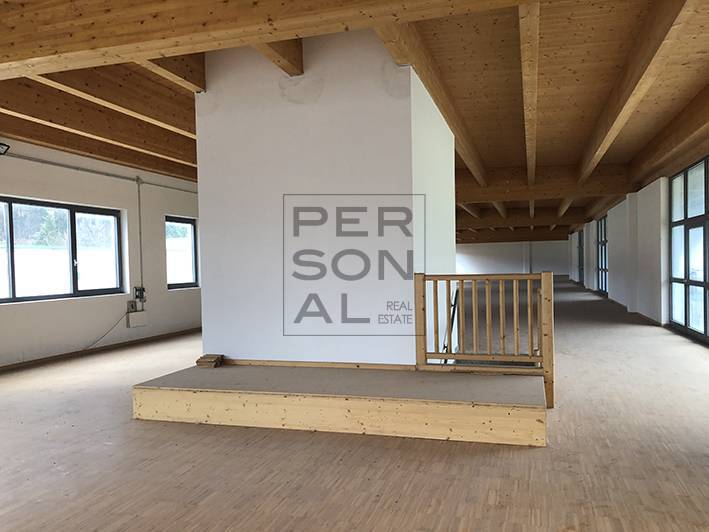 Capannone in vendita a Altopiano della Vigolana, Vattaro