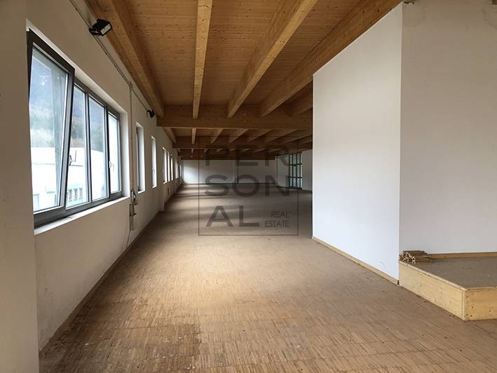 Capannone in vendita a Altopiano della Vigolana, Vattaro