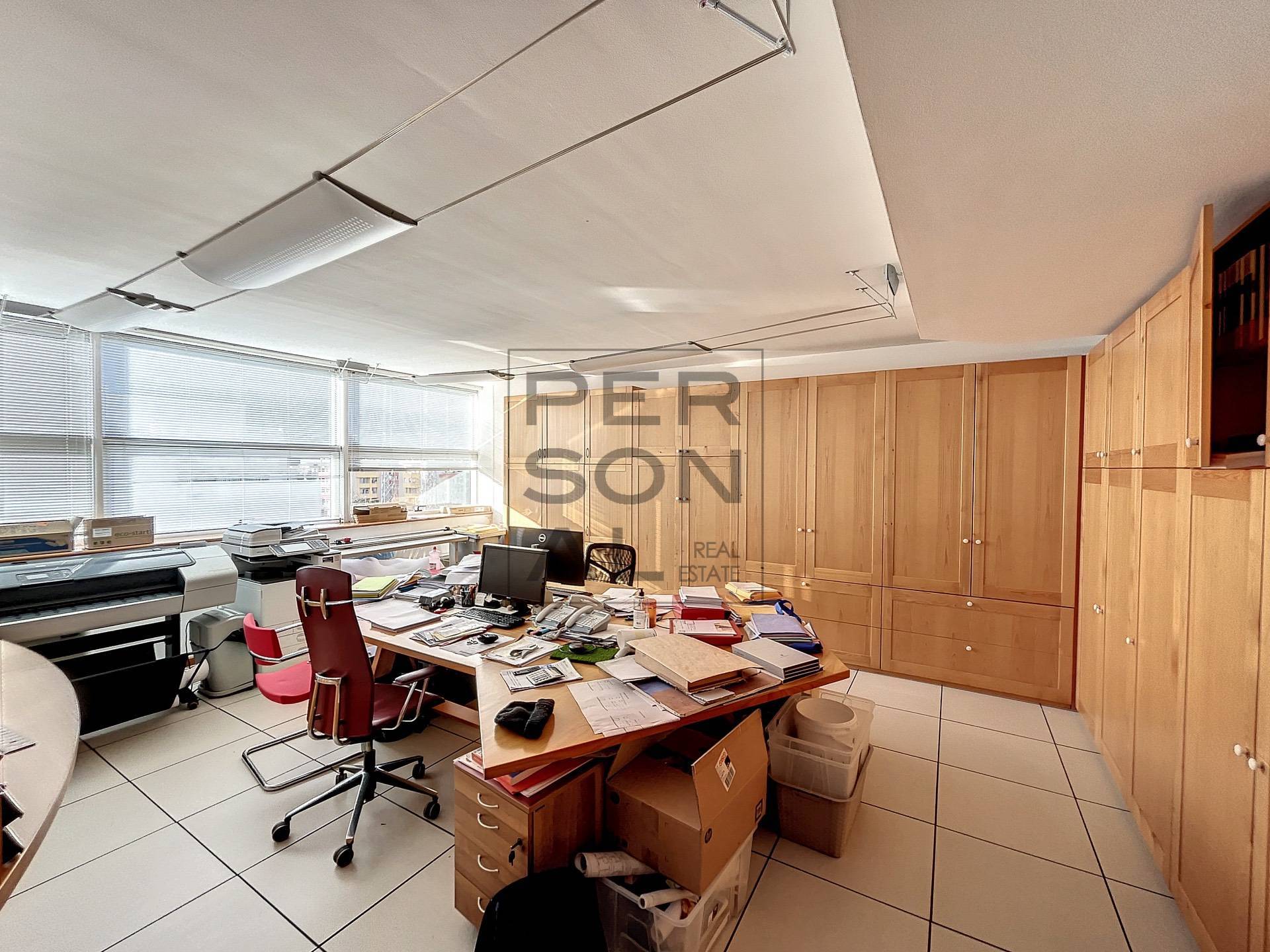 Ufficio in vendita a Trento, Semicentro