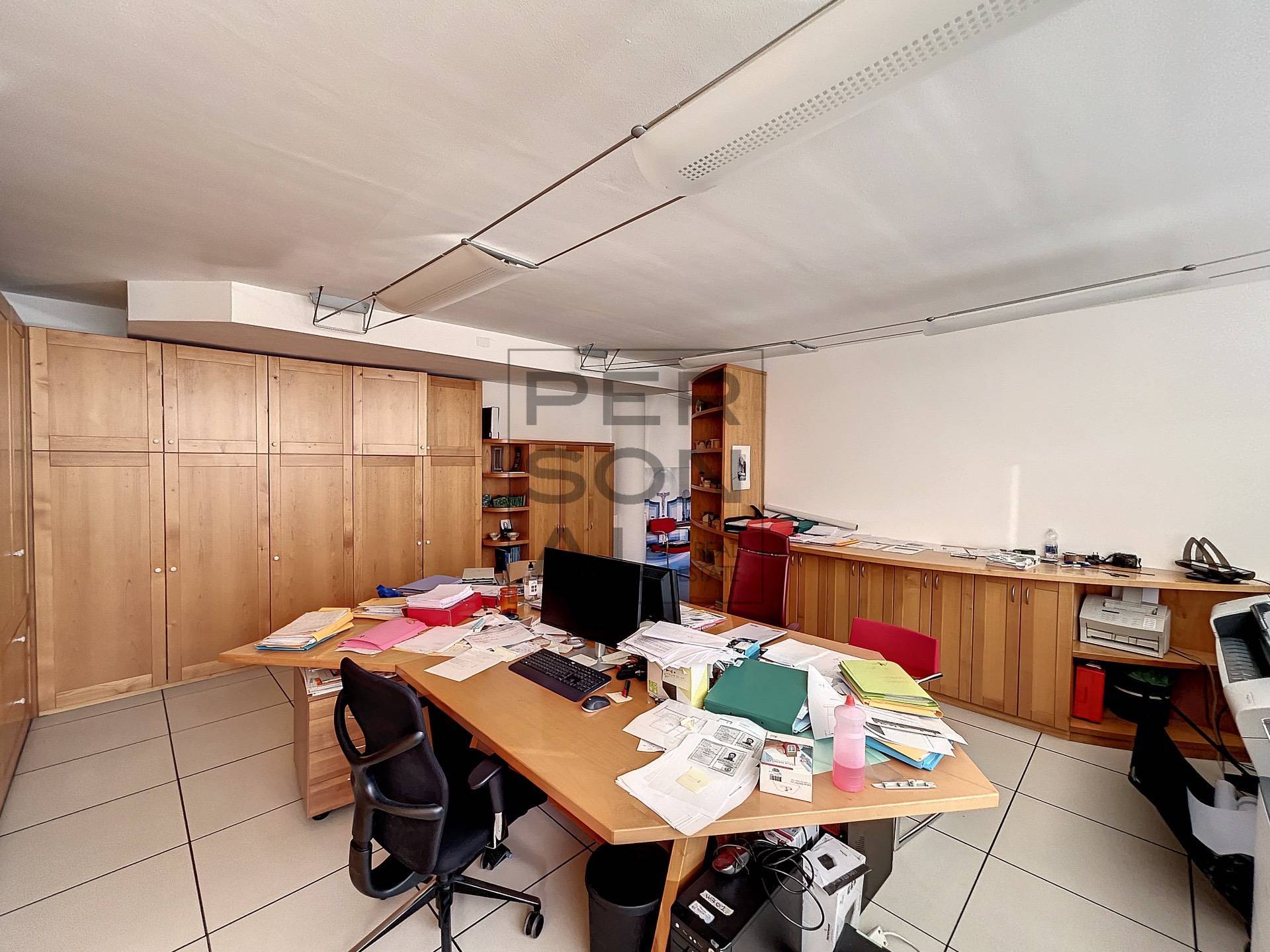 Ufficio in vendita a Trento, Semicentro