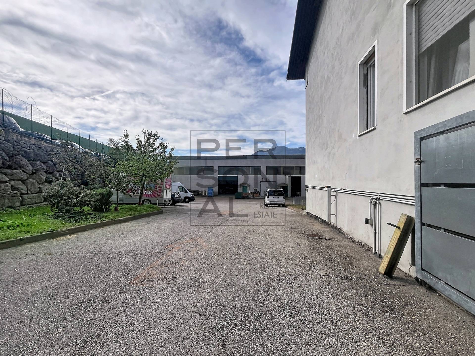 Capannone in vendita a Rovereto, Lizzana