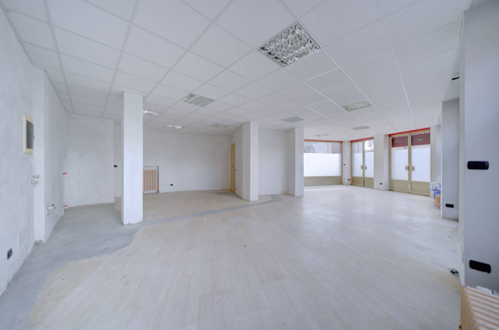 Locale commerciale in affitto a Settimo Torinese