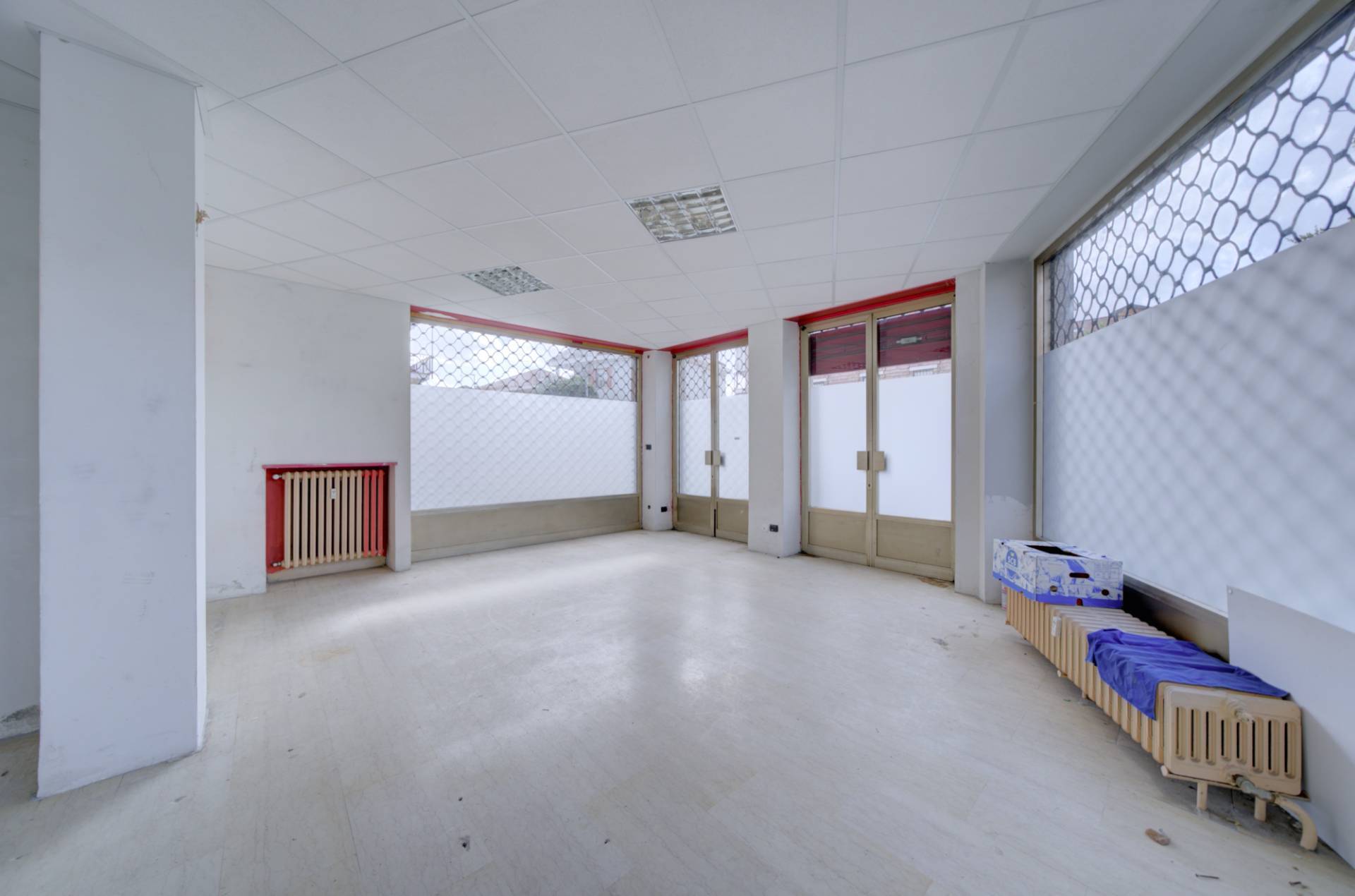 Locale commerciale in affitto a Settimo Torinese