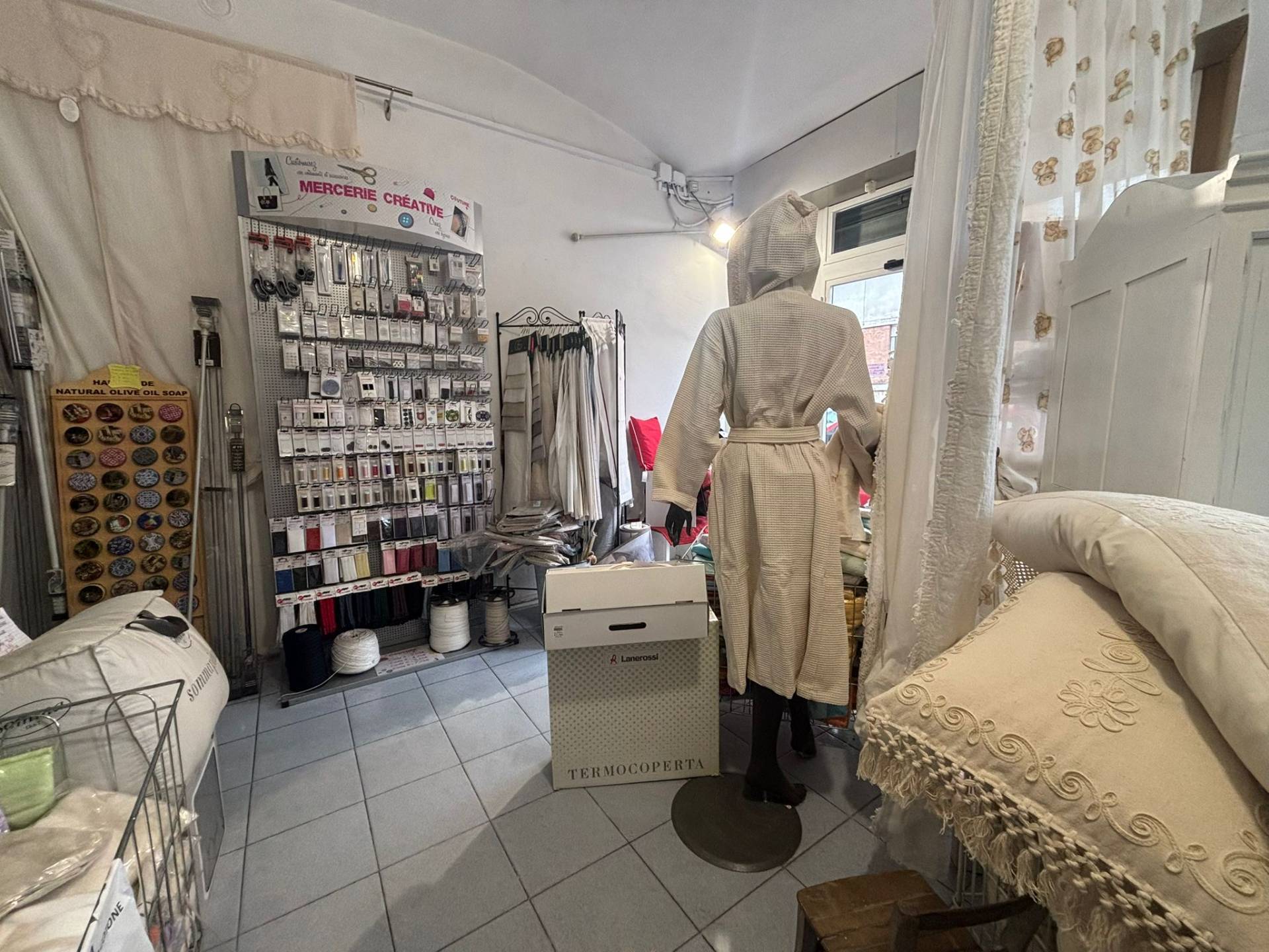 Locale commerciale in vendita a Chivasso