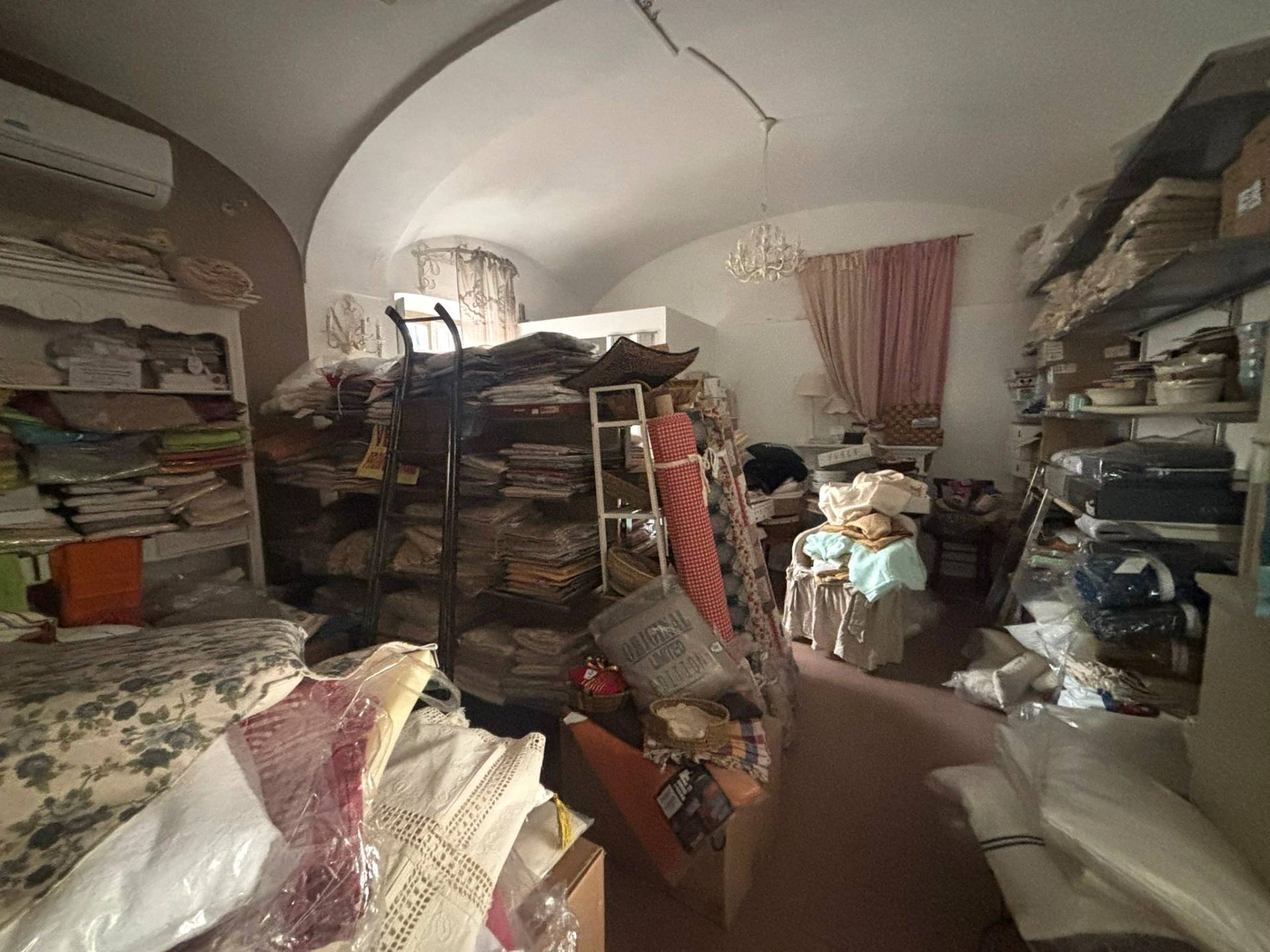 Locale commerciale in vendita a Chivasso