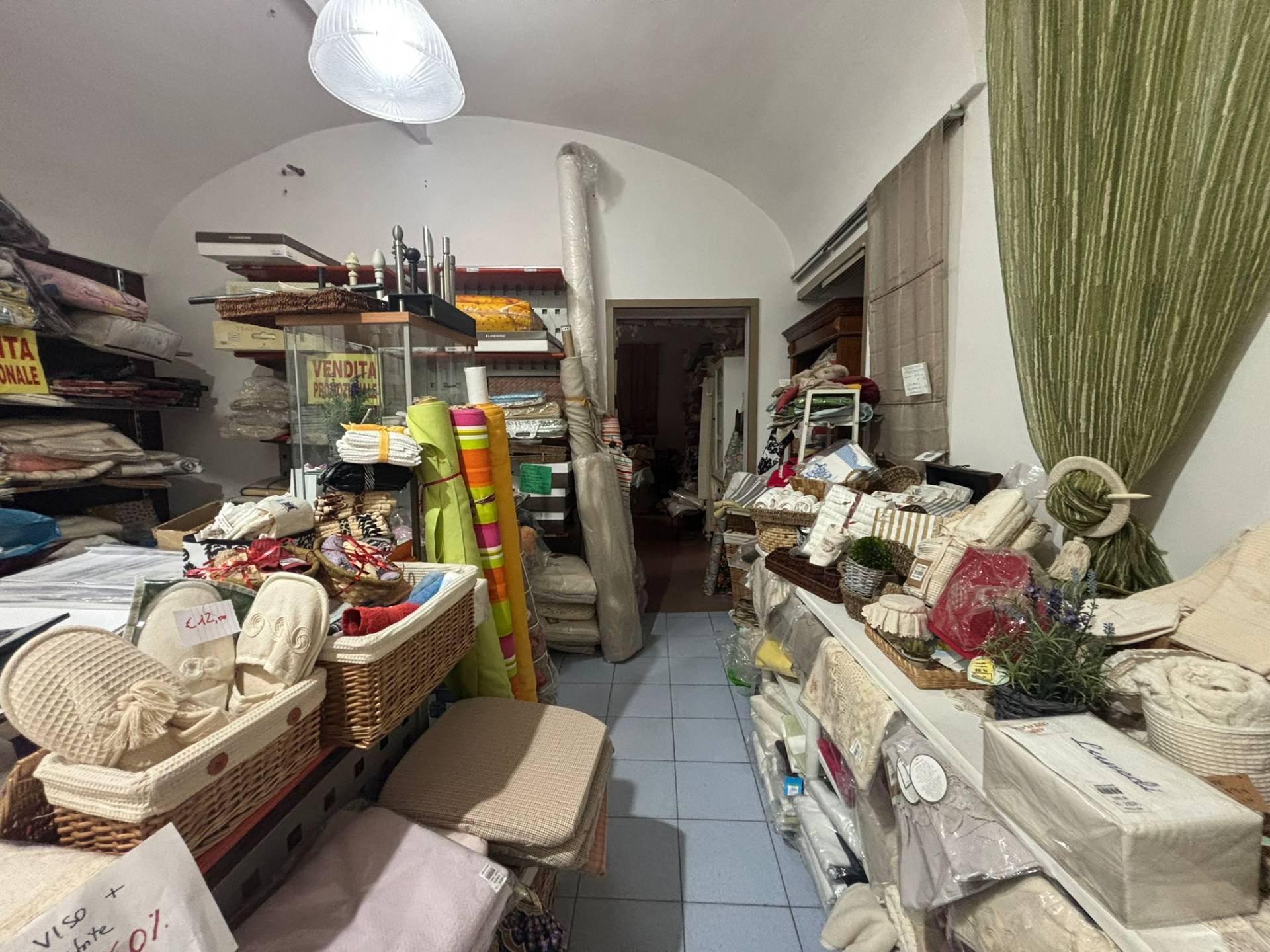 Locale commerciale in vendita a Chivasso