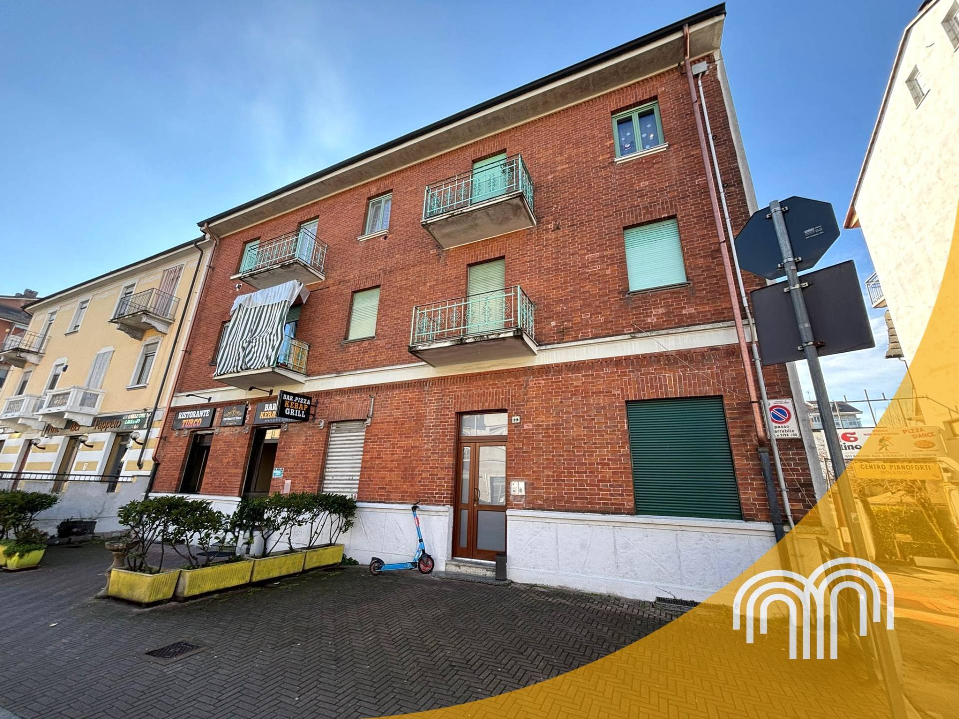 Locale commerciale in affitto a Nichelino