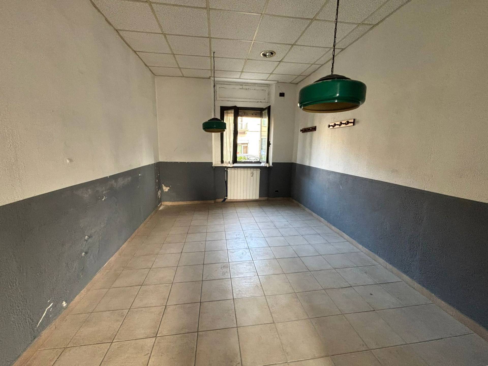 Locale commerciale in affitto a Nichelino