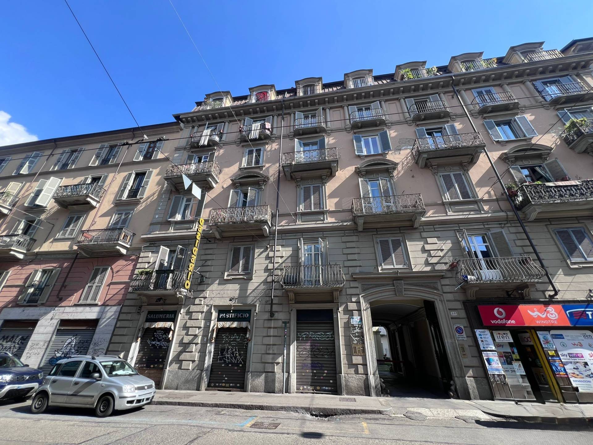 Locale commerciale in vendita a Torino, Vanchiglia