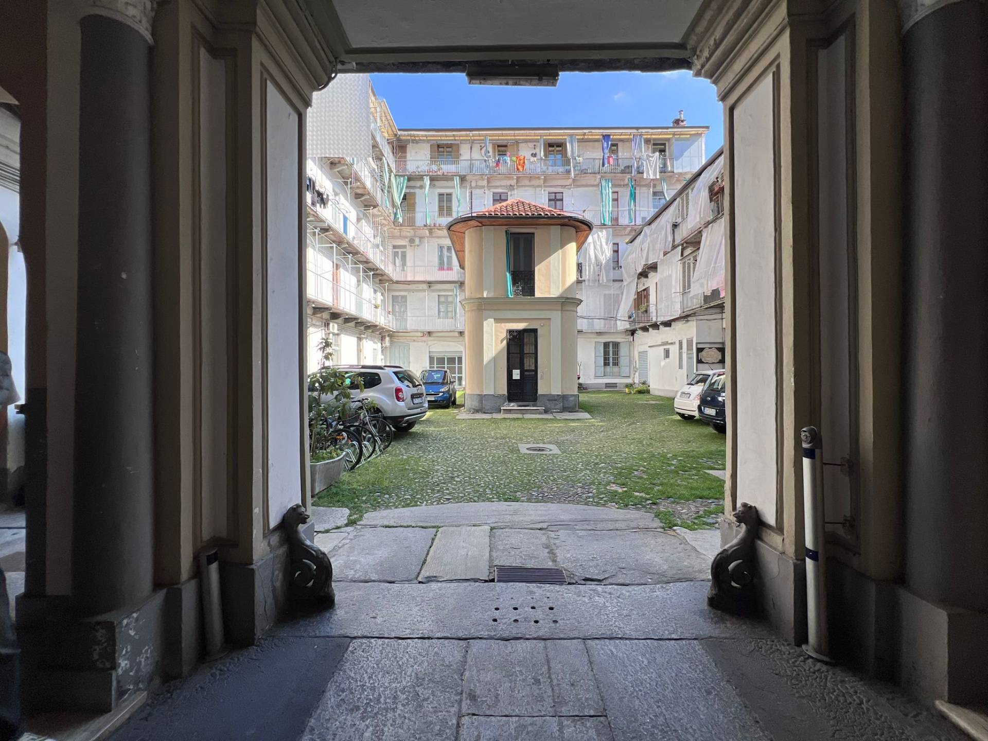 Locale commerciale in vendita a Torino, Vanchiglia