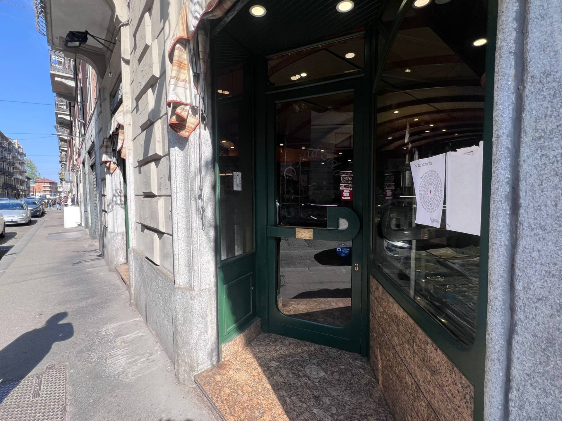 Locale commerciale in vendita a Torino, Vanchiglia