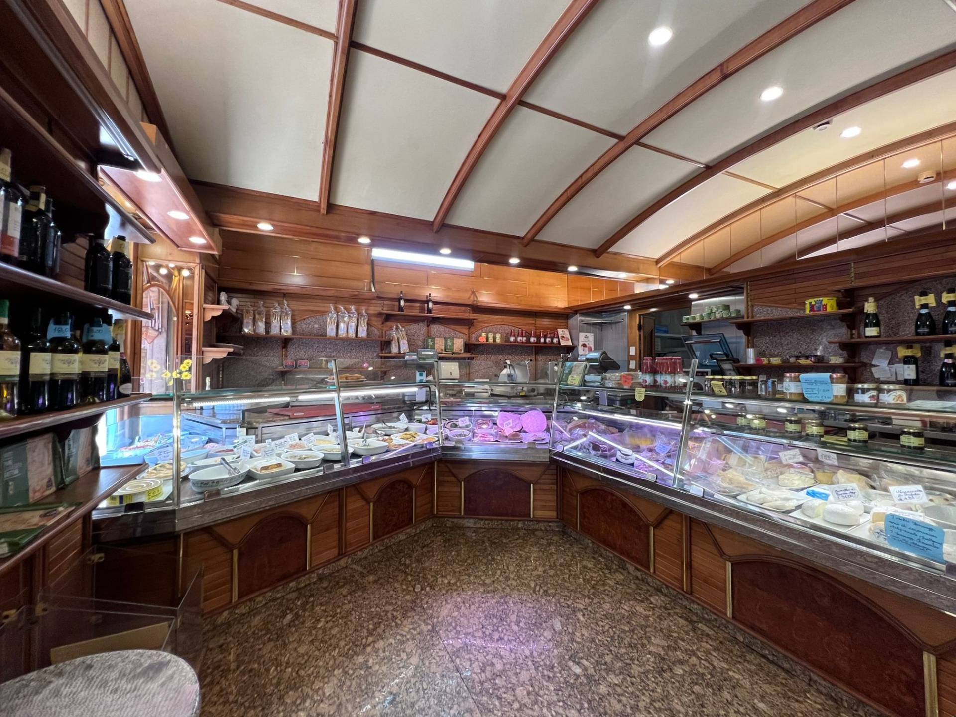 Locale commerciale in vendita a Torino, Vanchiglia