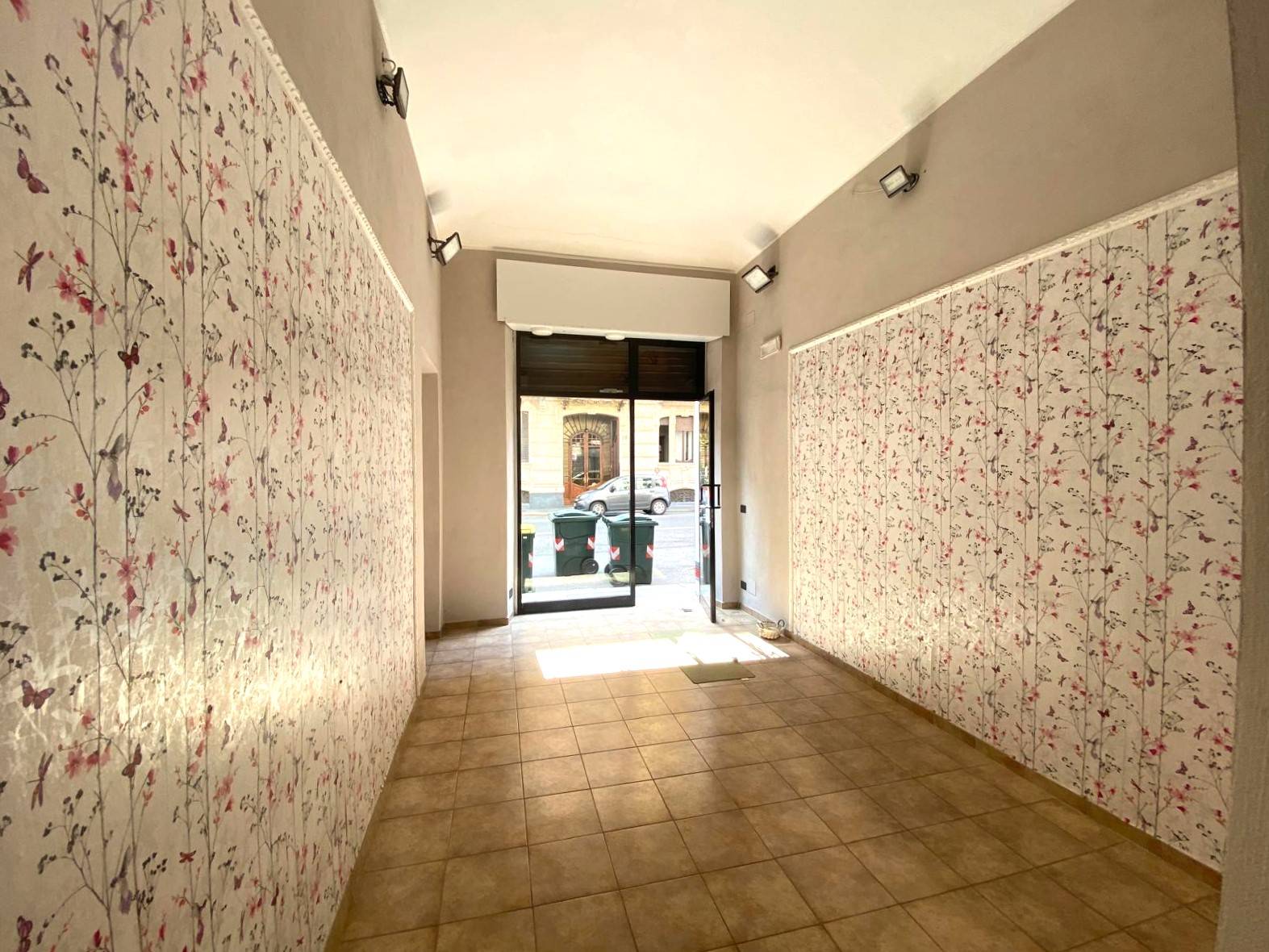 Locale commerciale in affitto a Torino, Cit Turin