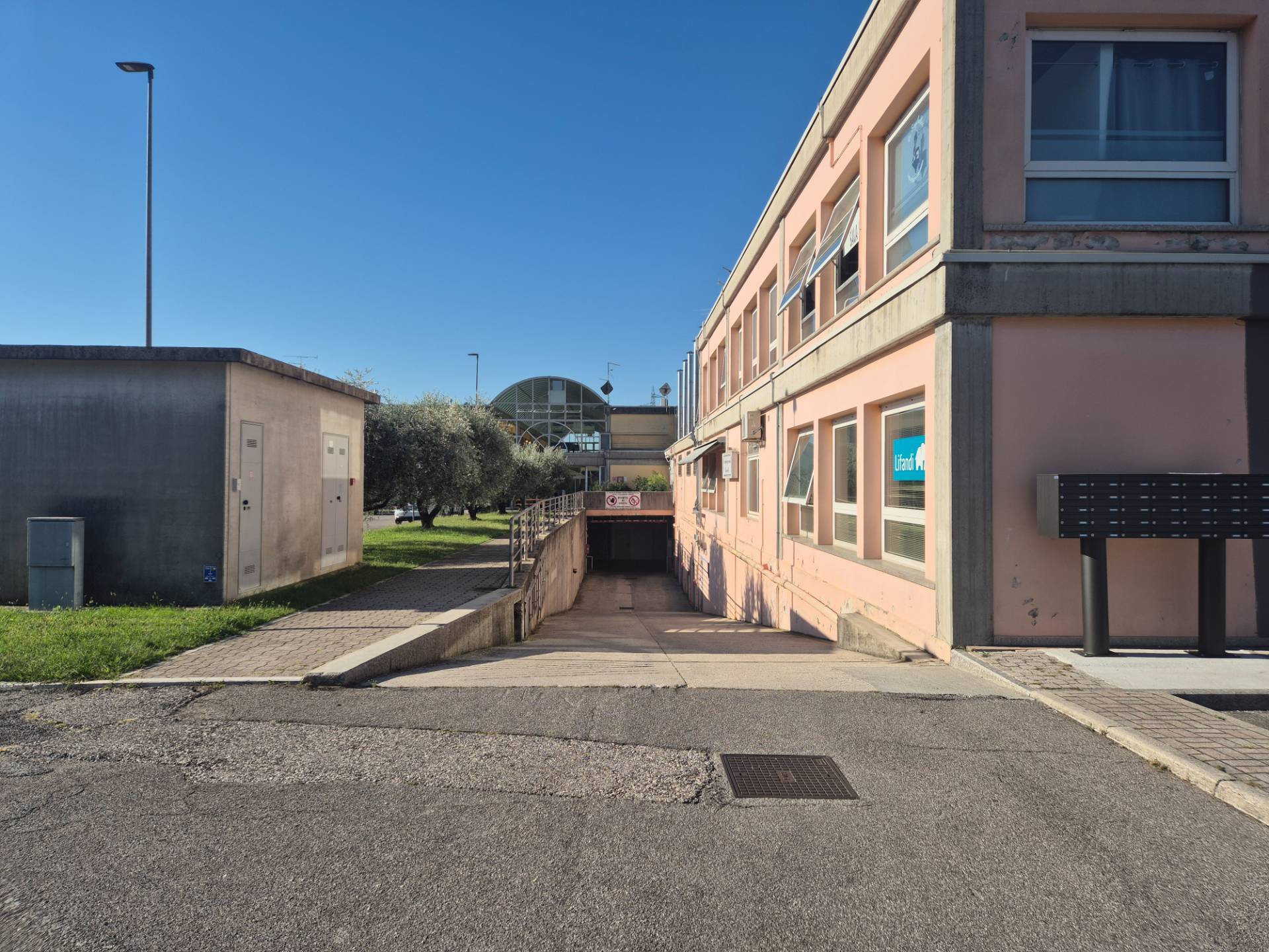 Magazzino in vendita a Affi