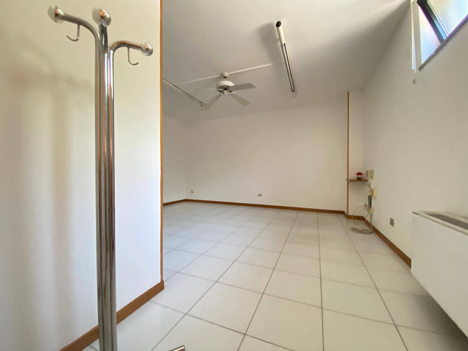 Studio/Ufficio in vendita a Sant'Ambrogio di Valpolicella, Domegliara