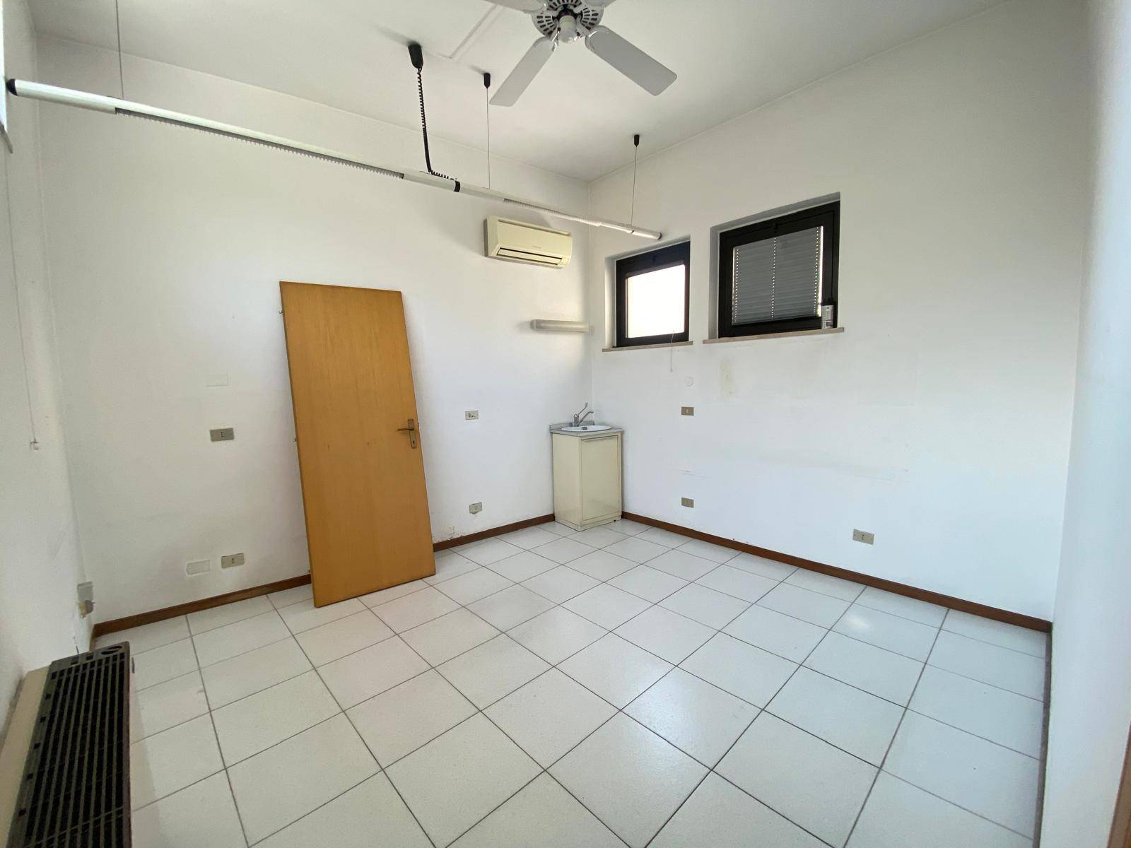 Studio/Ufficio in vendita a Sant'Ambrogio di Valpolicella, Domegliara