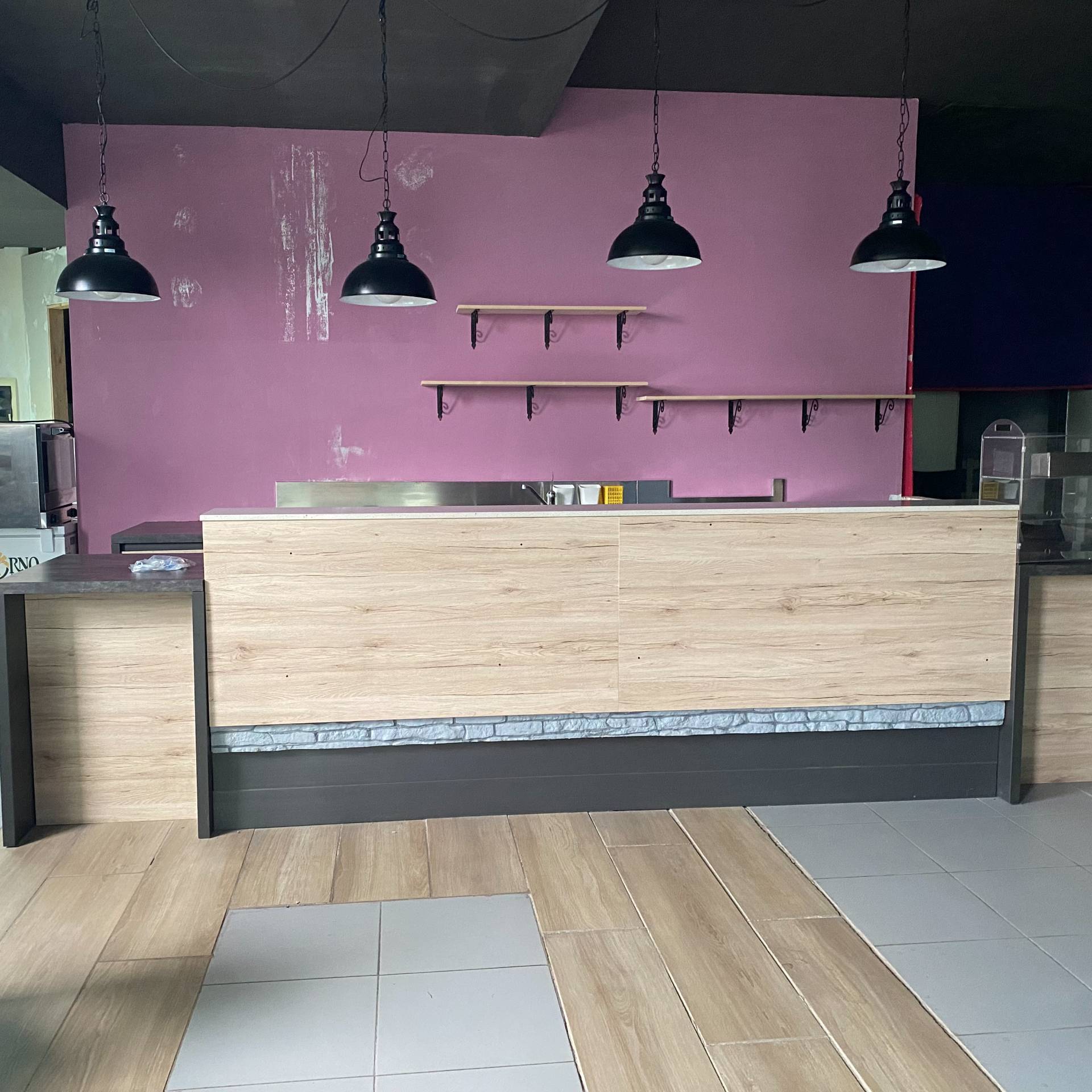 Locale commerciale in affitto a Caprino Veronese
