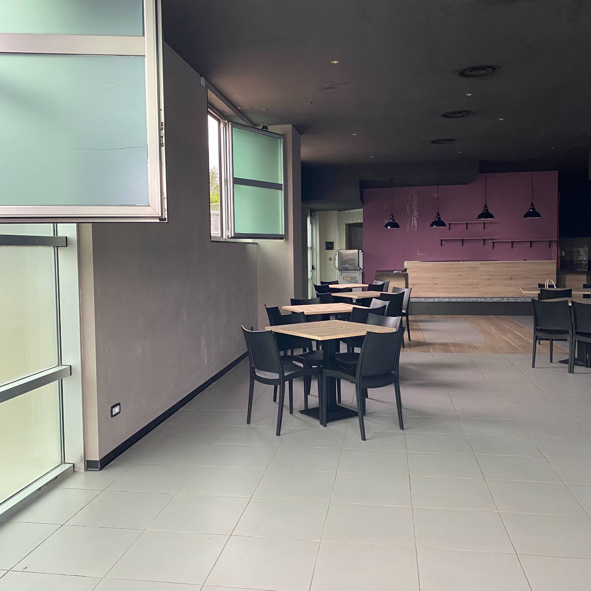 Locale commerciale in affitto a Caprino Veronese