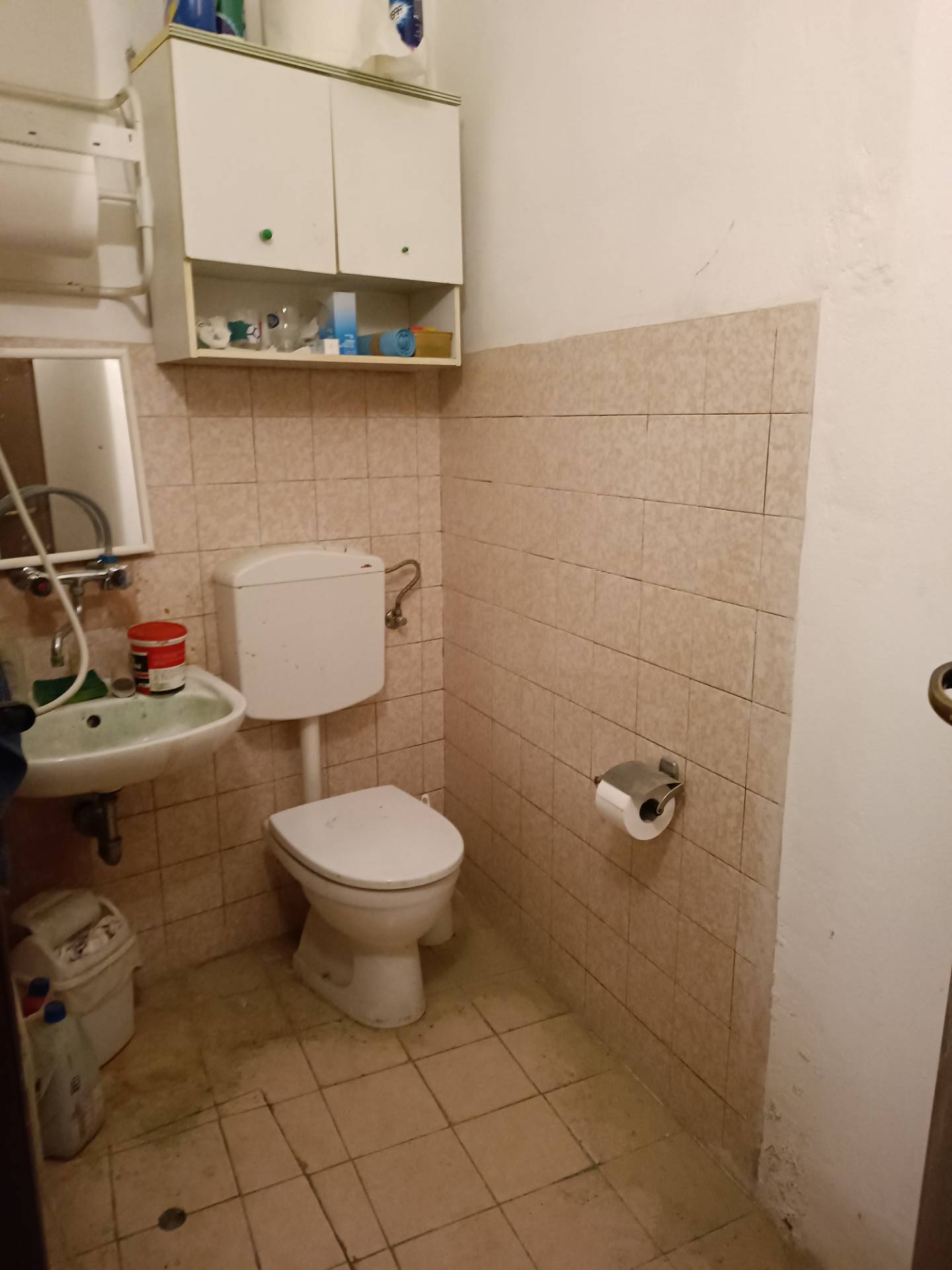 Locale commerciale in vendita a Pontedera