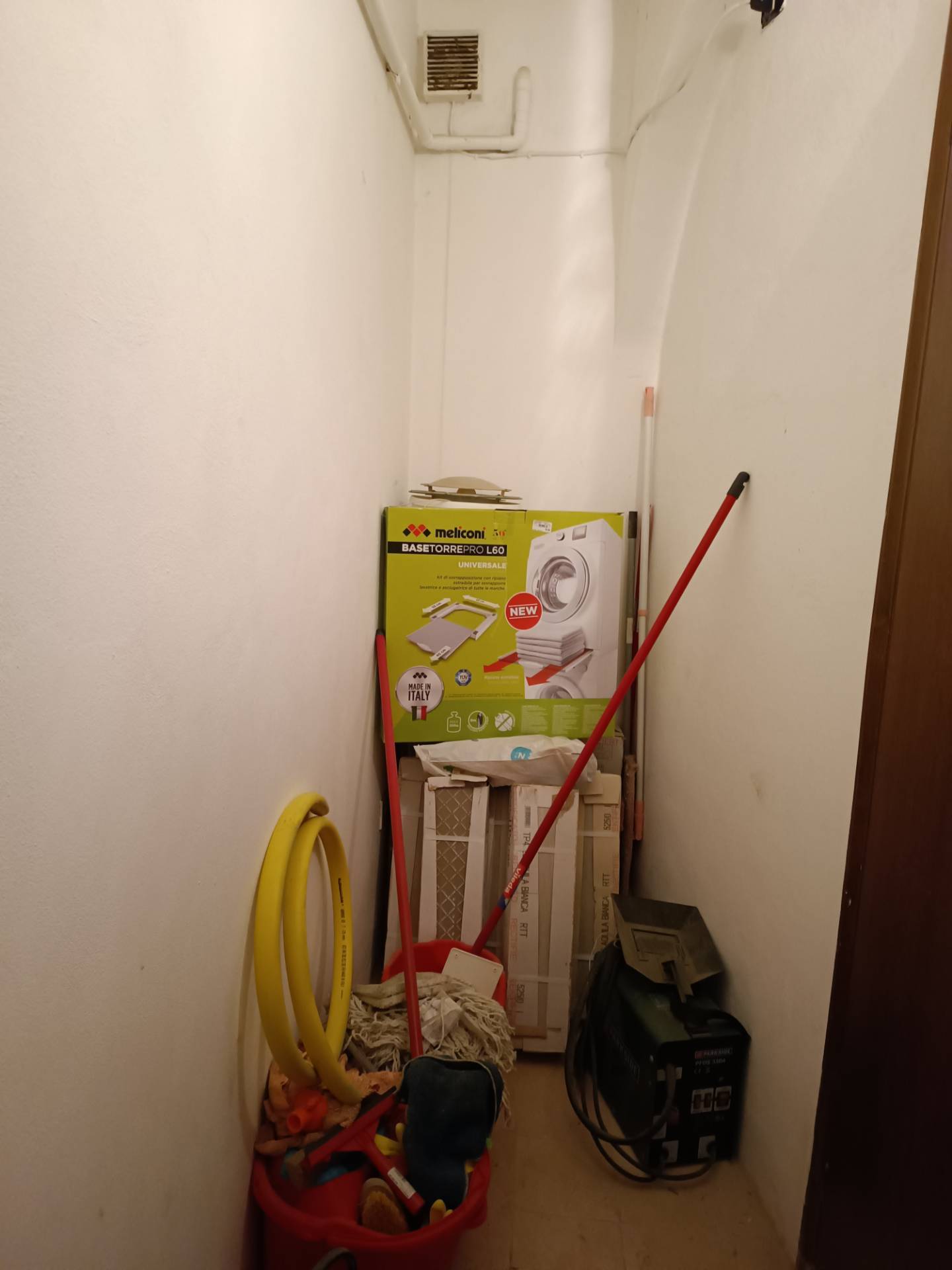 Locale commerciale in vendita a Pontedera