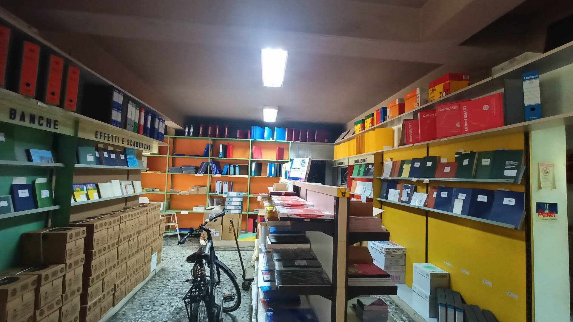 Locale commerciale in vendita a Pontedera