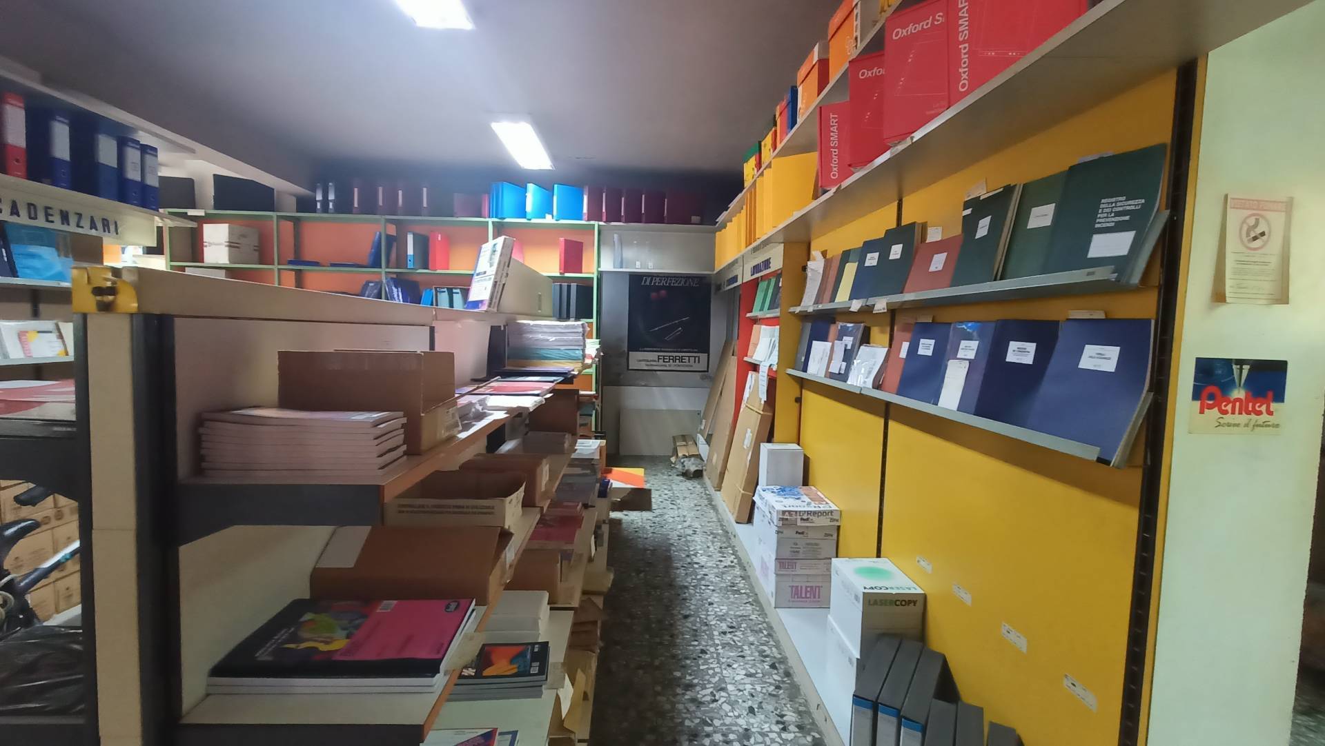 Locale commerciale in vendita a Pontedera