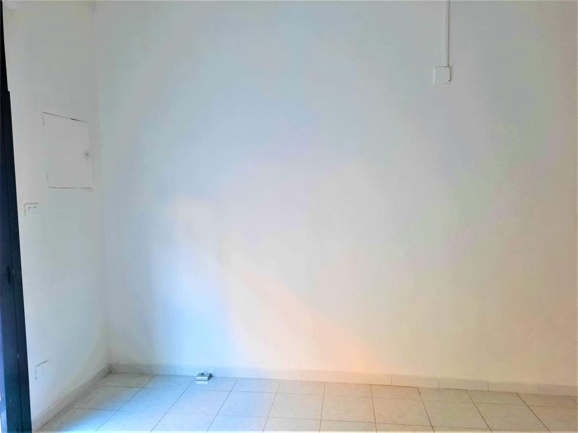 Locale commerciale in vendita a Pontedera