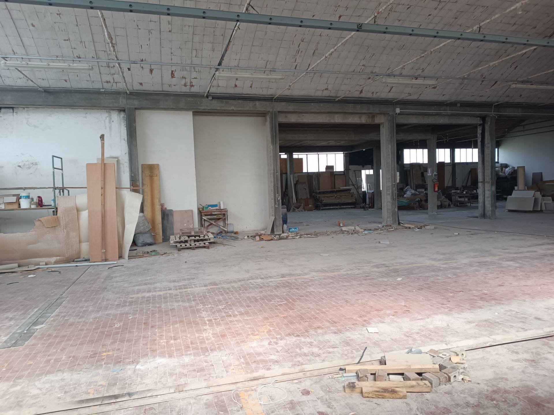 Capannone in vendita a Ponsacco