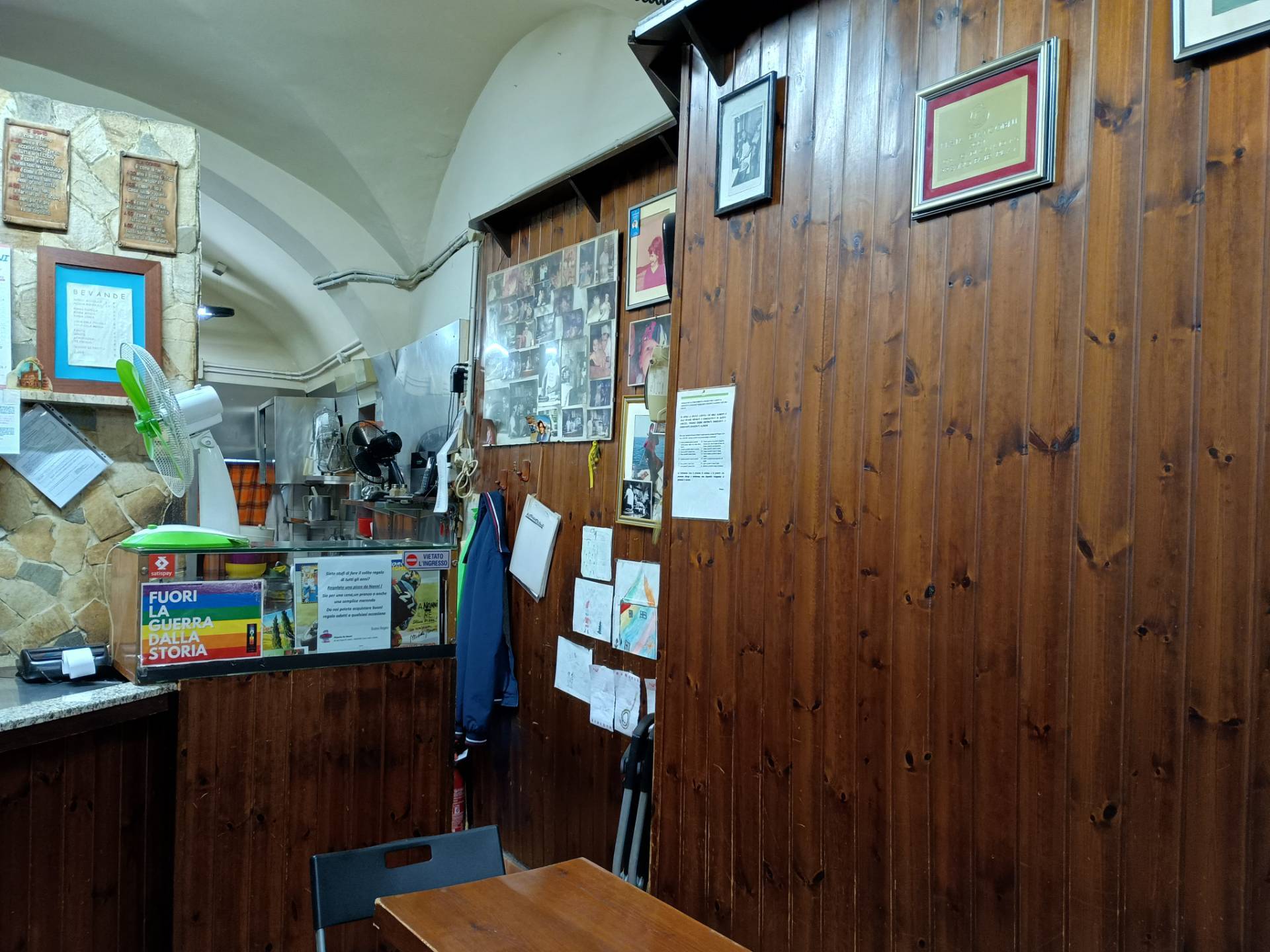 Locale commerciale in vendita a Volterra