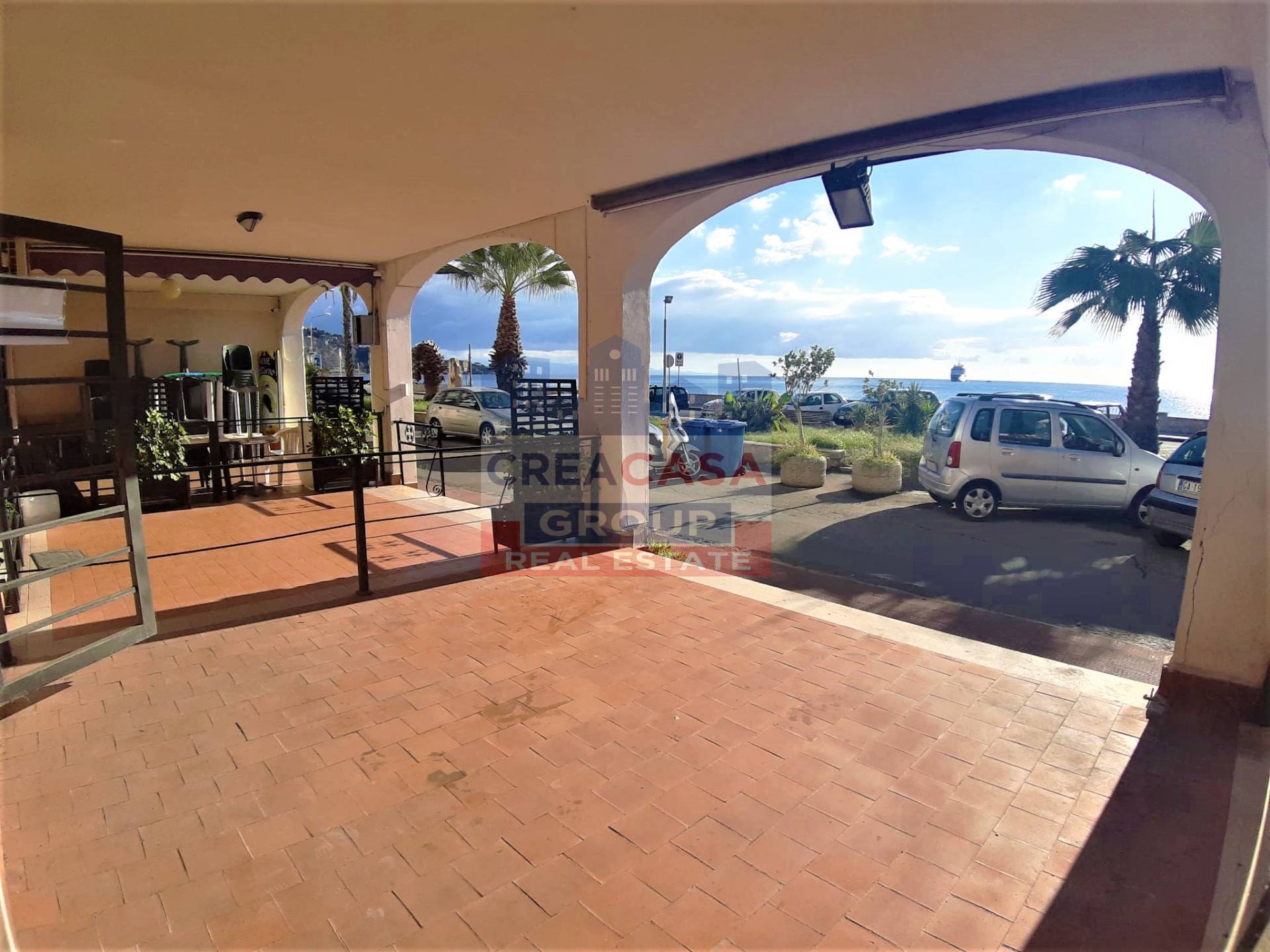 Locale commerciale in vendita a Giardini-Naxos, centro