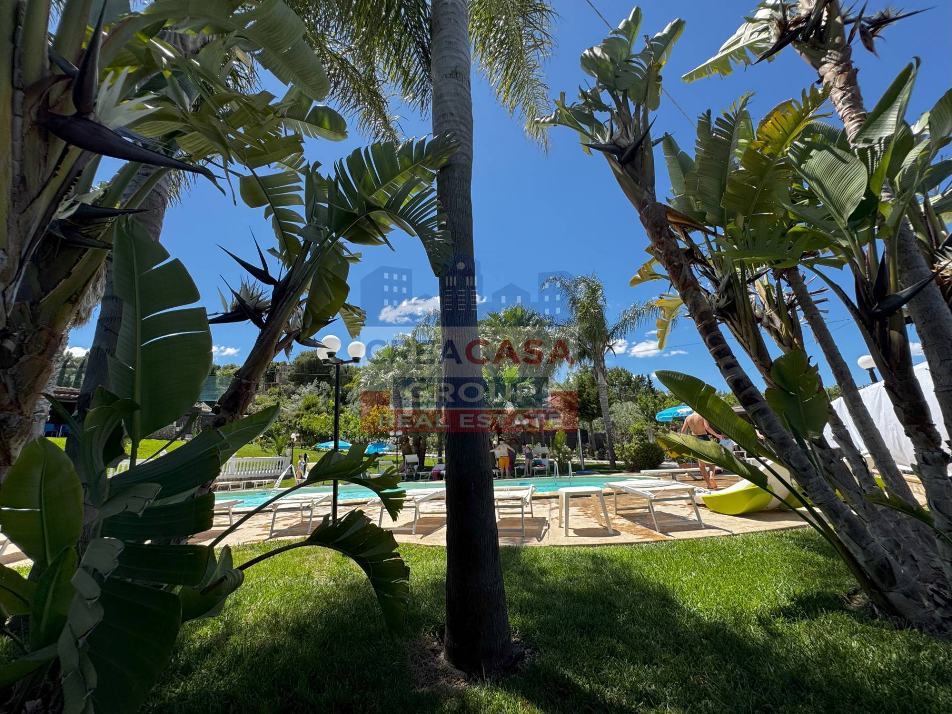 Villa con piscina e campo di Calcio in vendita a Riesi