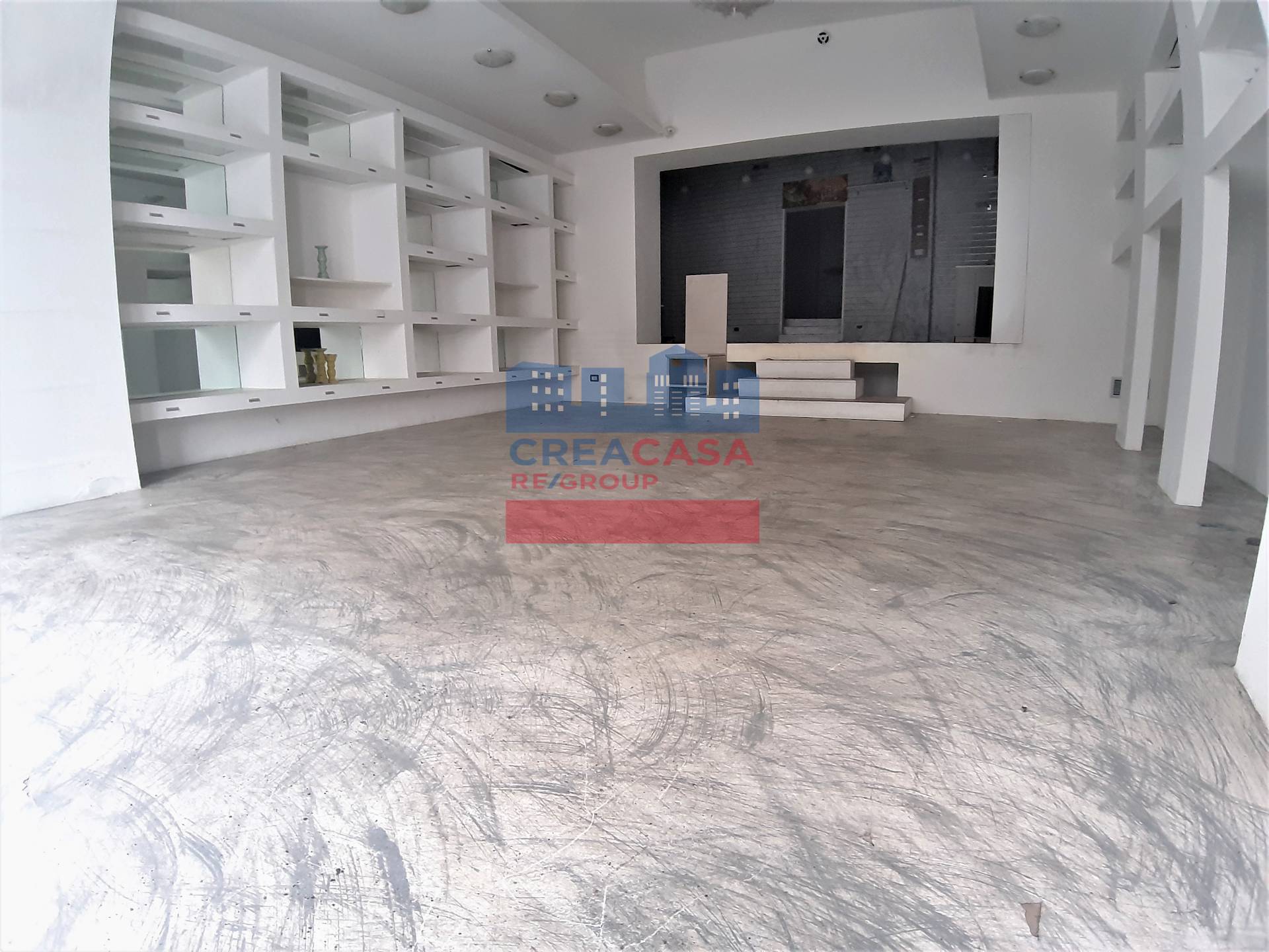 Locale commerciale in vendita a Giardini-Naxos, Giardini