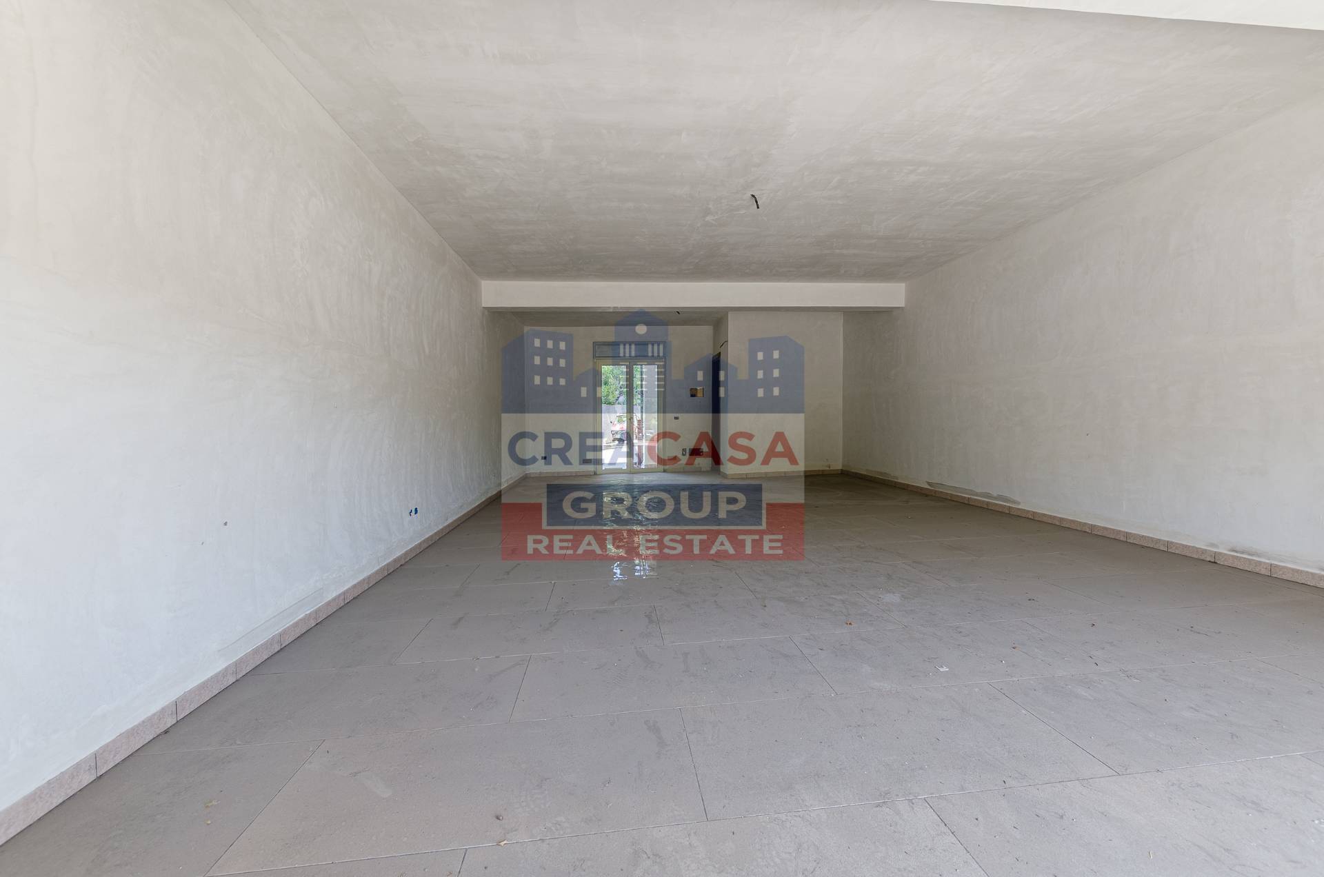 Locale commerciale in vendita a Giardini-Naxos, Recanati