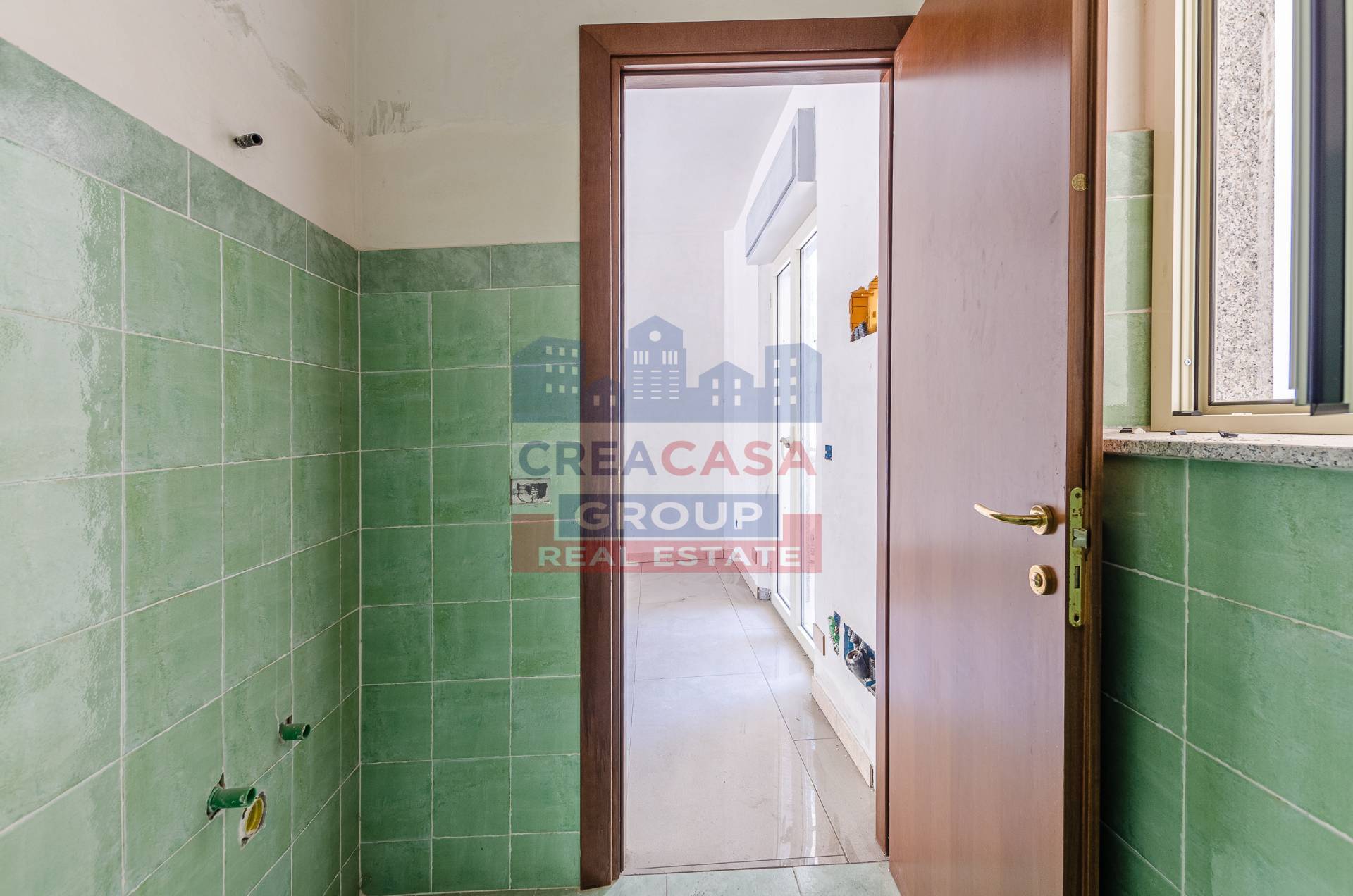 Locale commerciale in vendita a Giardini-Naxos, Recanati